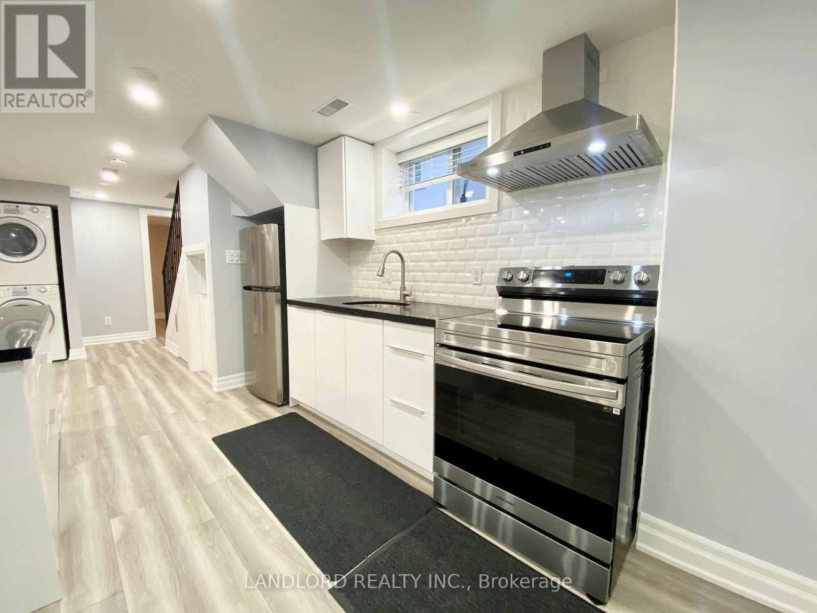 Bsmt - 1001 Cosburn Avenue, Toronto (Woodbine-Lumsden), Ontario  M4C 2W8 - Photo 6 - E13447634