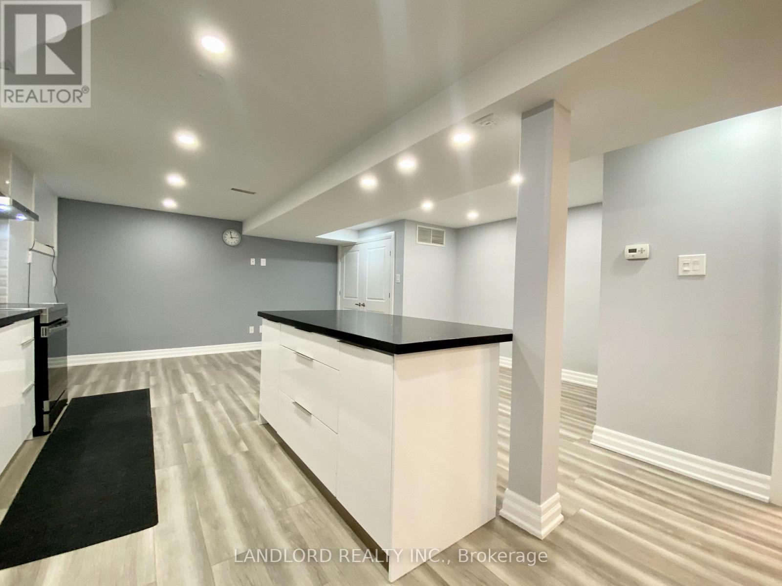 Bsmt - 1001 Cosburn Avenue, Toronto (Woodbine-Lumsden), Ontario  M4C 2W8 - Photo 9 - E13447634