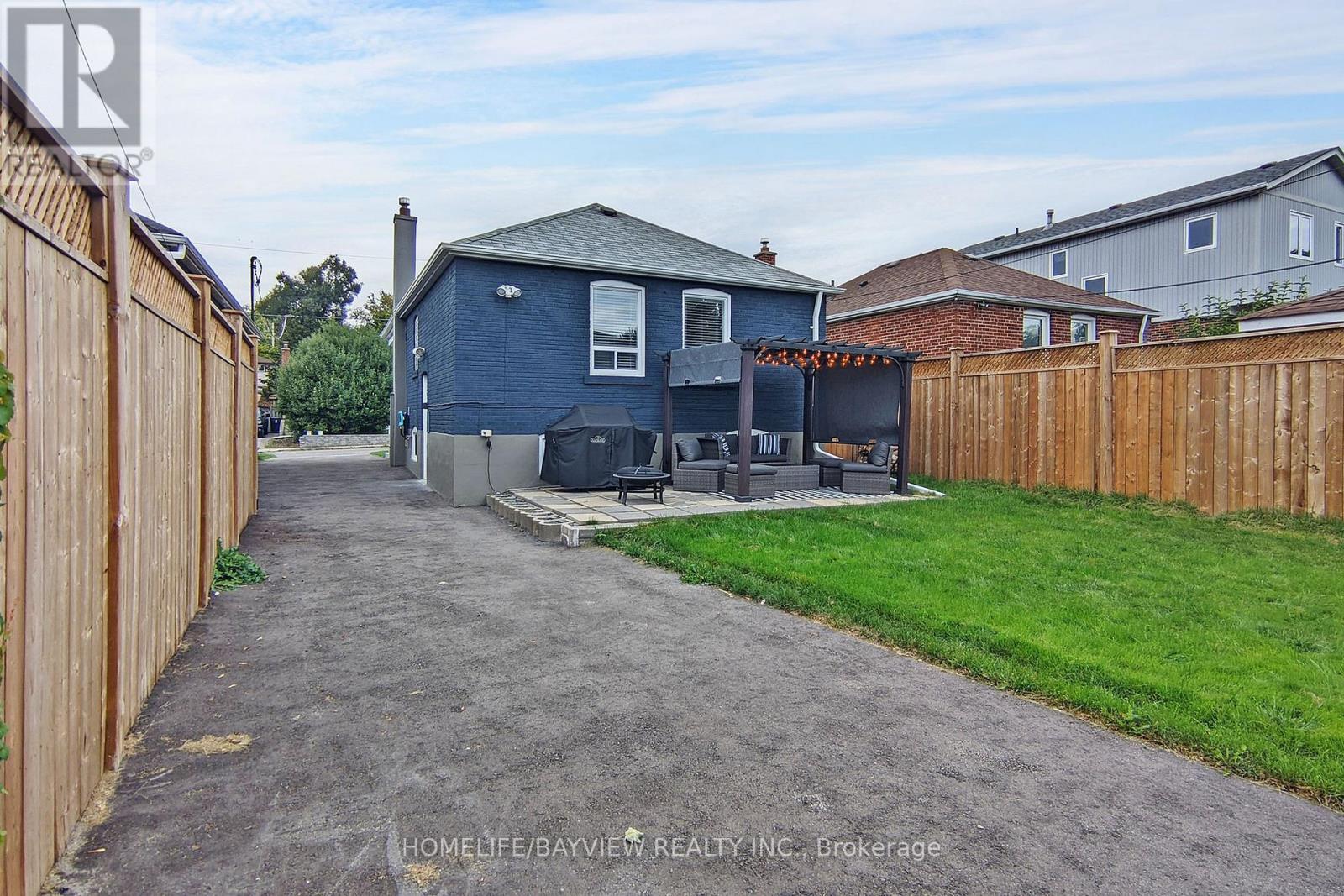 53 Tiago Avenue, Toronto, Ontario  M4B 2A2 - Photo 27 - E13447638