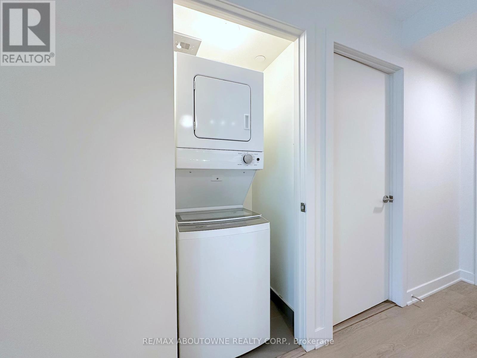 409 - 3385 Dundas Street W, Toronto, Ontario  M6S 2S2 - Photo 9 - W13076752