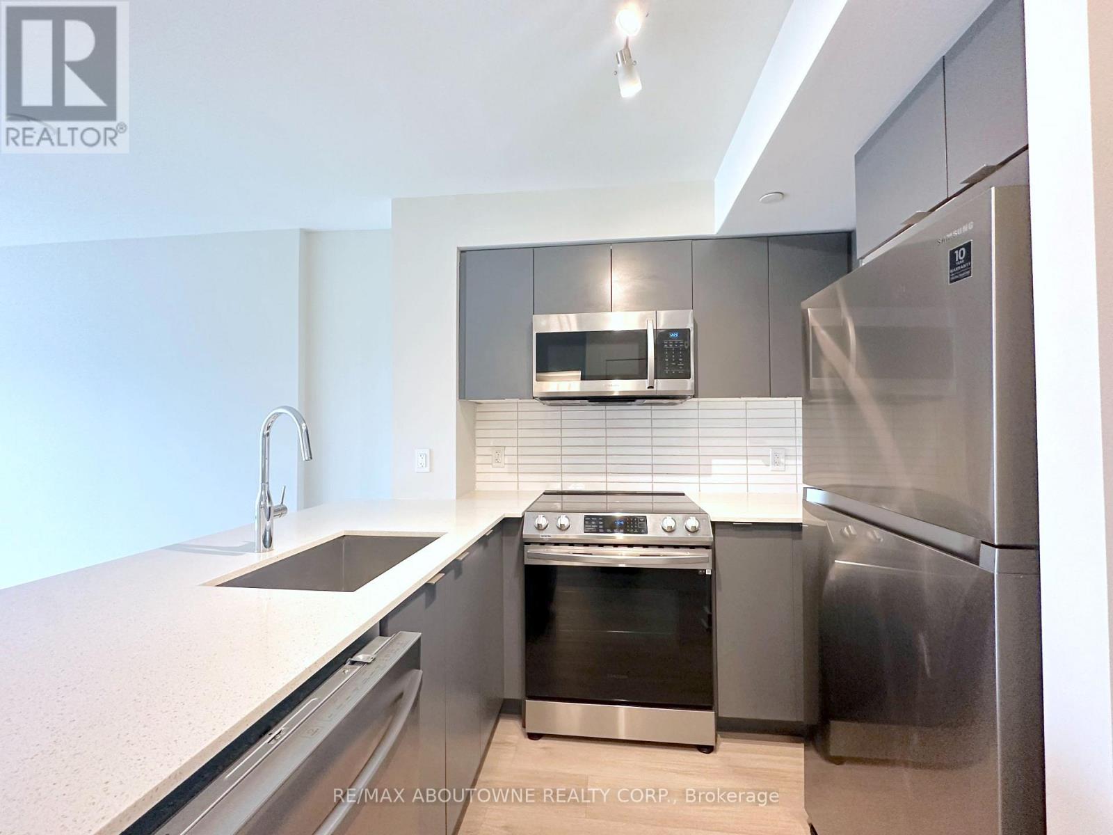 514 - 3385 Dundas Street W, Toronto, Ontario  M6S 2S2 - Photo 3 - W13094534