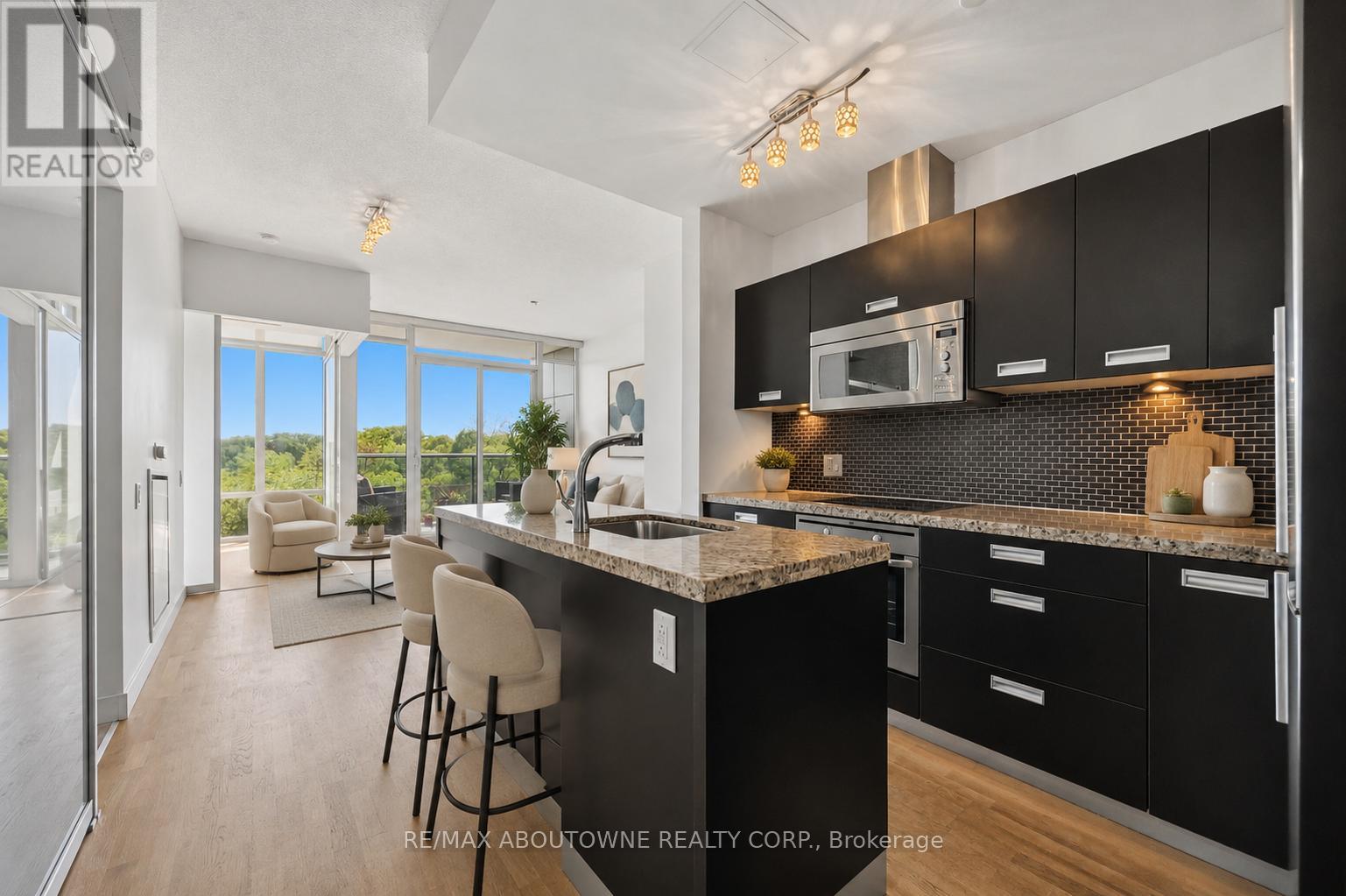 303 - 88 Park Lawn Road, Toronto, Ontario  M8Y 0B5 - Photo 2 - W13226826