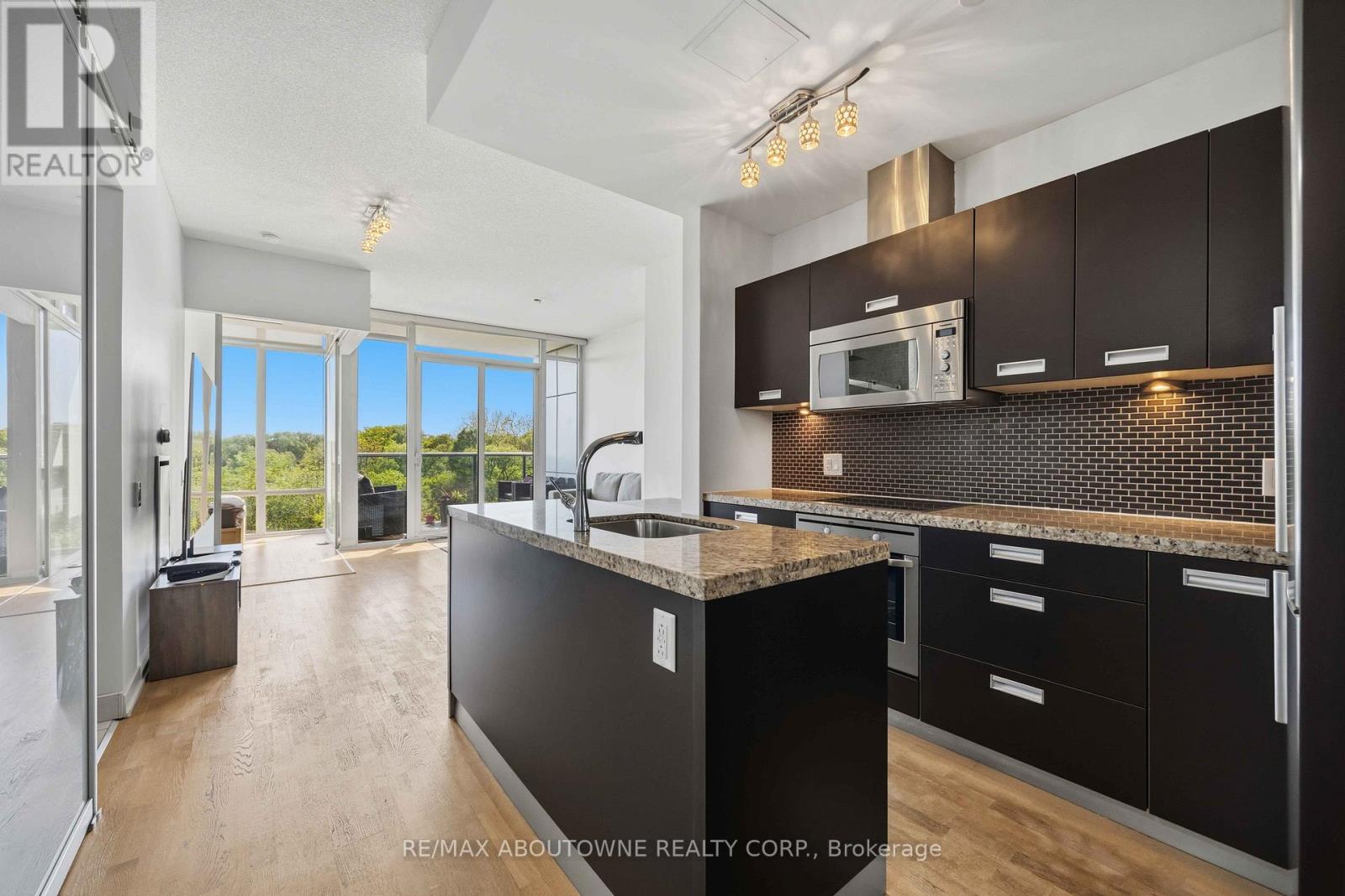 303 - 88 Park Lawn Road, Toronto, Ontario  M8Y 0B5 - Photo 3 - W13226826