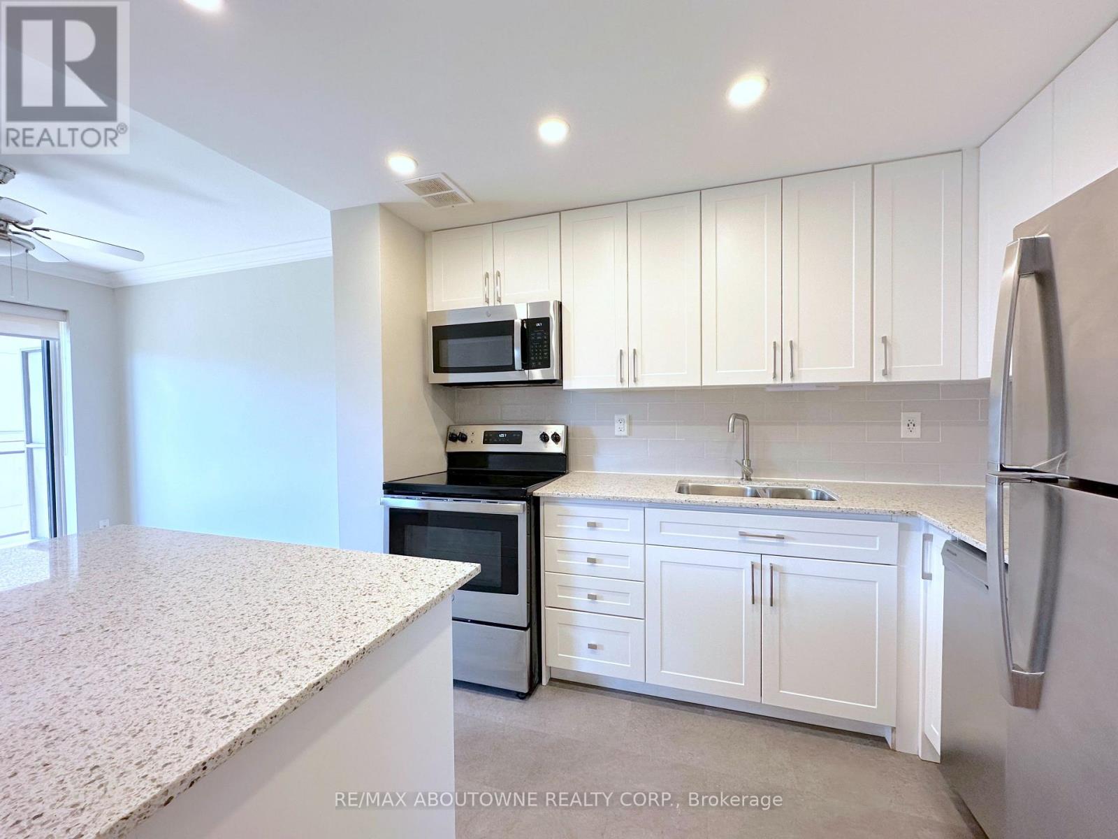 504 - 135 Allan Street, Oakville, Ontario  L6J 3N4 - Photo 3 - W13259440