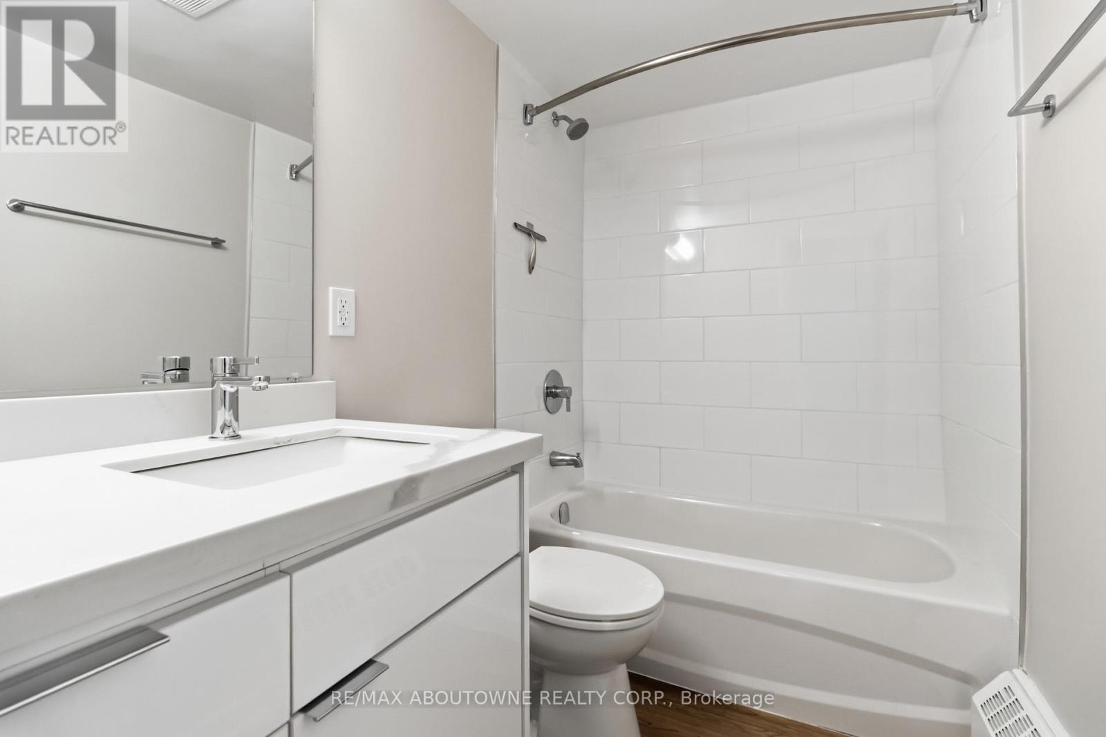 1201 - 125 Forsythe Street, Oakville, Ontario  L6K 3K1 - Photo 13 - W13417076
