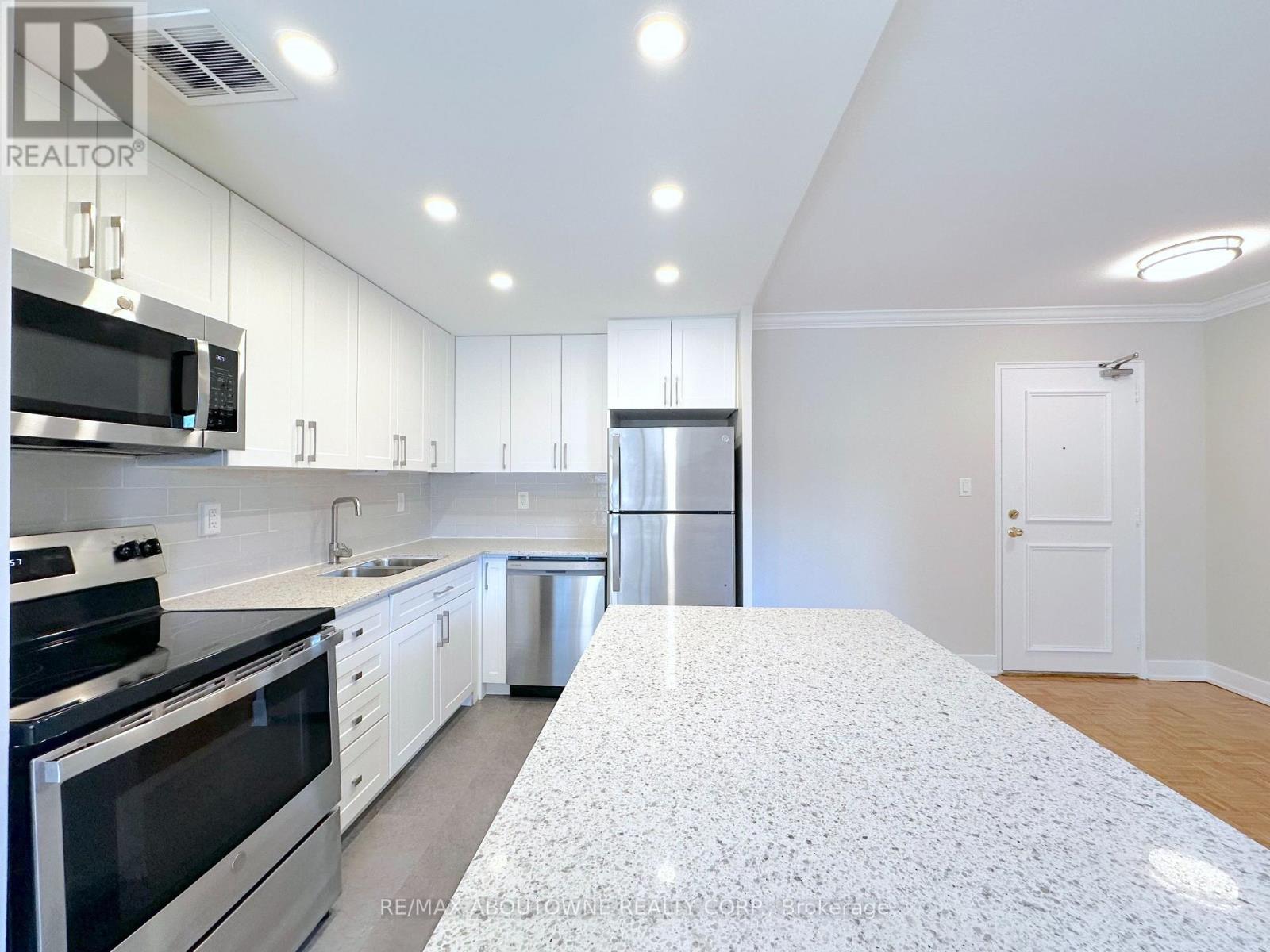 504 - 135 Allan Street, Oakville, Ontario  L6J 3N4 - Photo 4 - W13259440