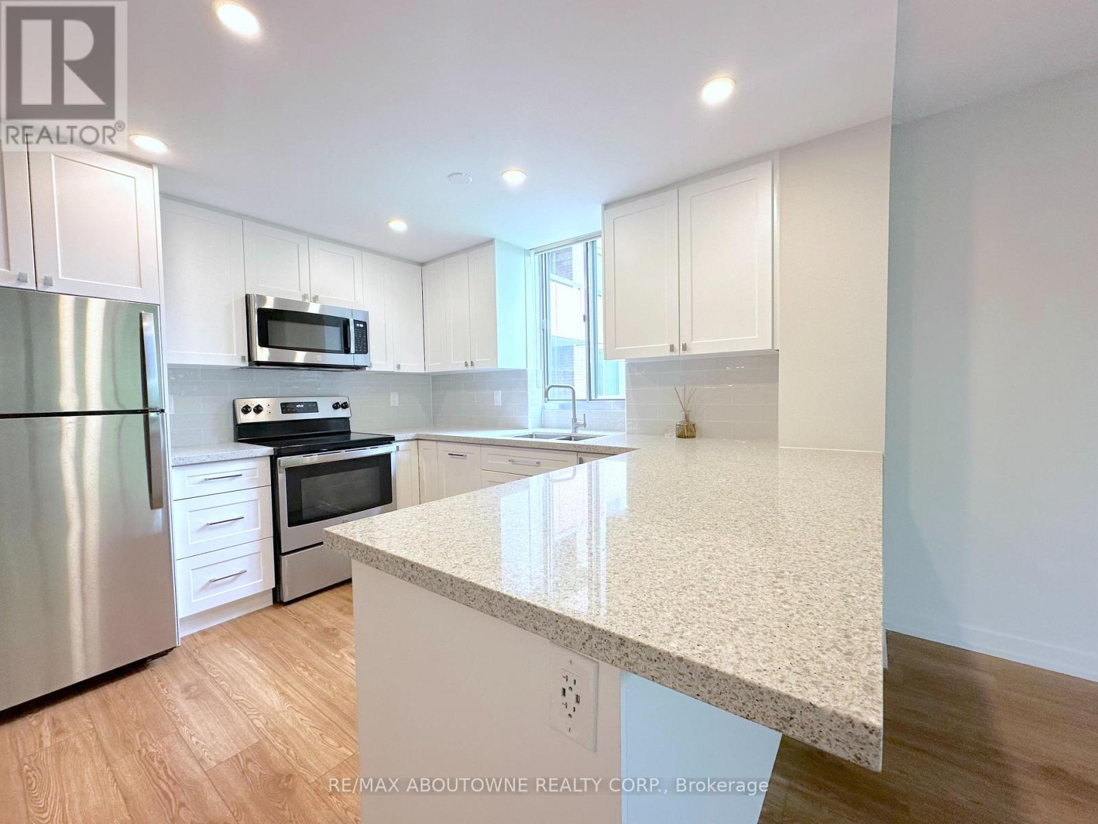 301 - 165 La Rose Avenue, Toronto, Ontario  M9P 3S9 - Photo 2 - W13431048