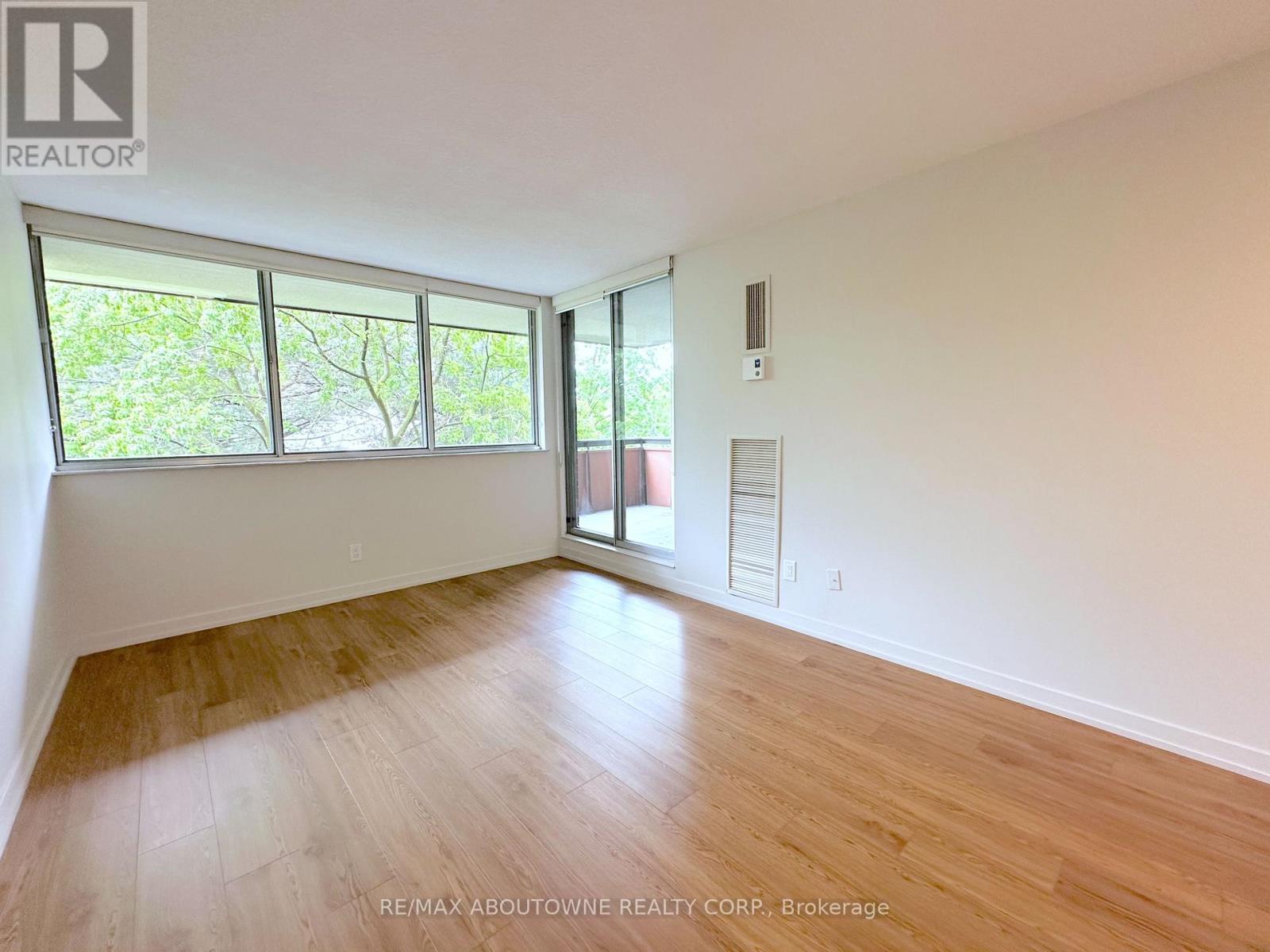 301 - 165 La Rose Avenue, Toronto, Ontario  M9P 3S9 - Photo 7 - W13431048