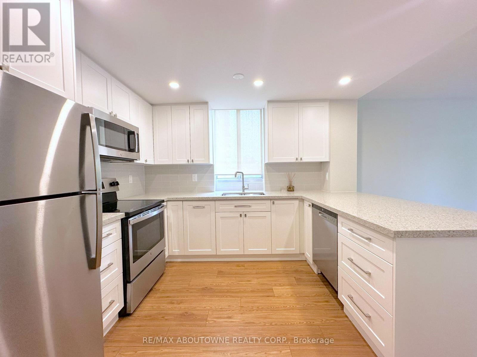 301 - 165 La Rose Avenue, Toronto, Ontario  M9P 3S9 - Photo 3 - W13431048