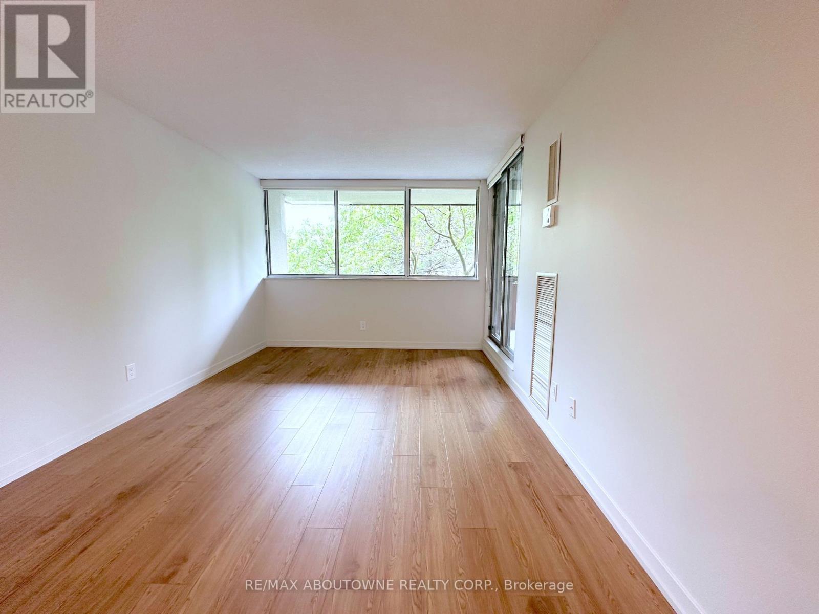 301 - 165 La Rose Avenue, Toronto, Ontario  M9P 3S9 - Photo 8 - W13431048