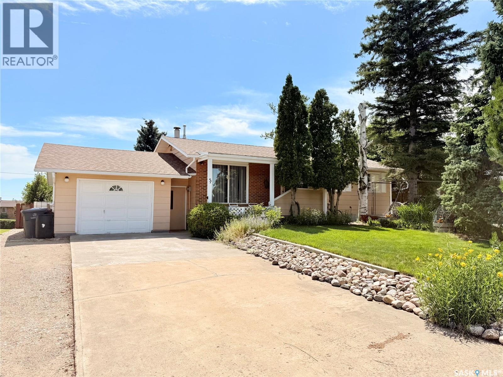 51 Tufts Crescent, Outlook, Saskatchewan  S0L 2N0 - Photo 3 - SK038565