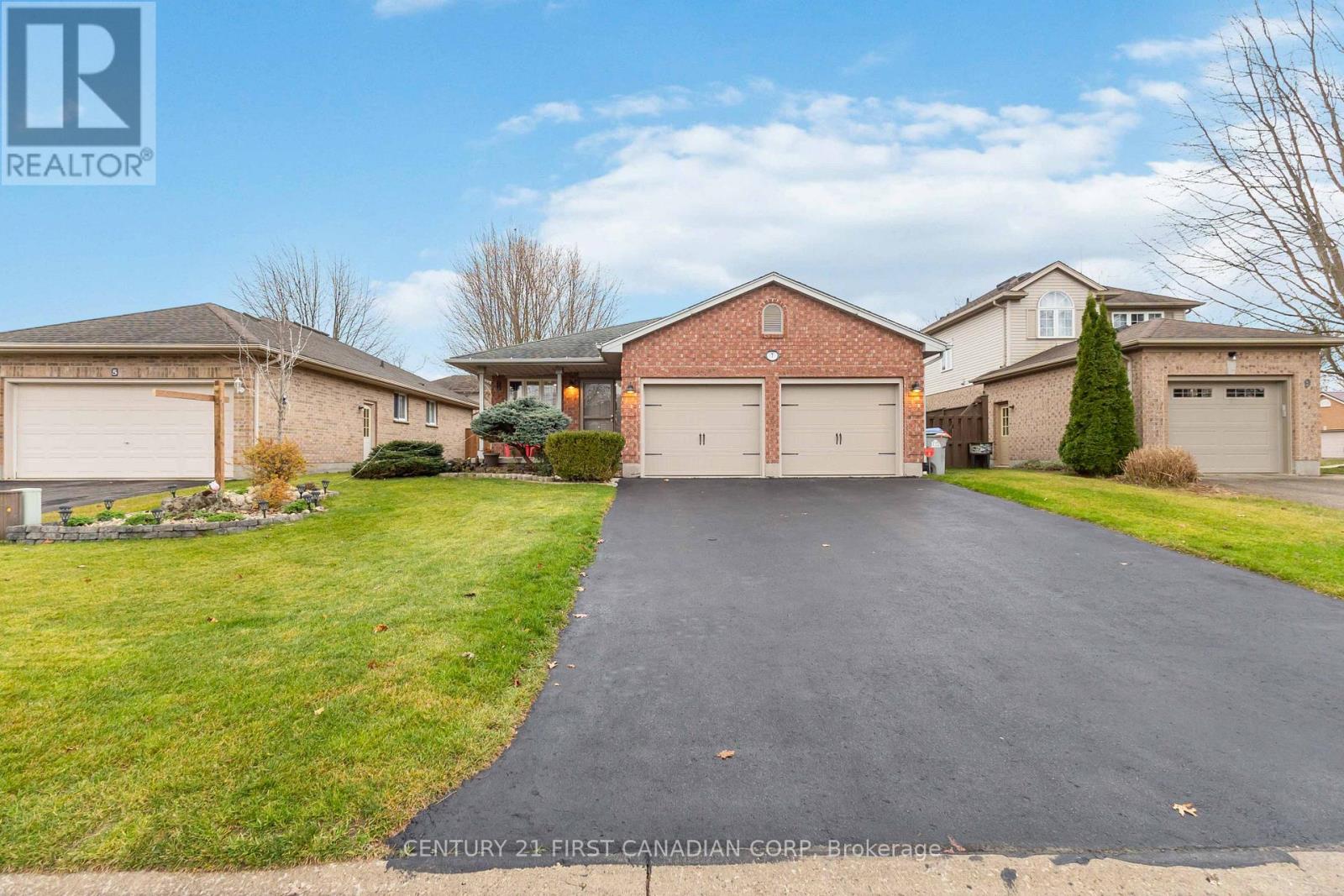 7 Juniper Crescent, Strathroy-Caradoc, Ontario  N7G 4C1 - Photo 2 - X13447670