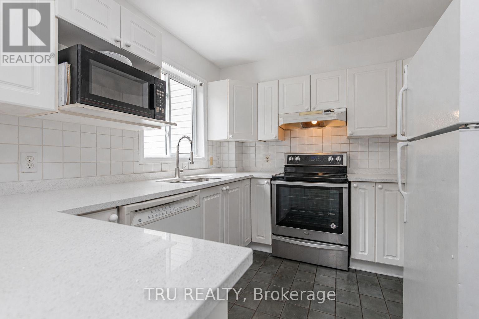 135 Margrave Avenue, Ottawa, Ontario  K1T 3X8 - Photo 2 - X13447734