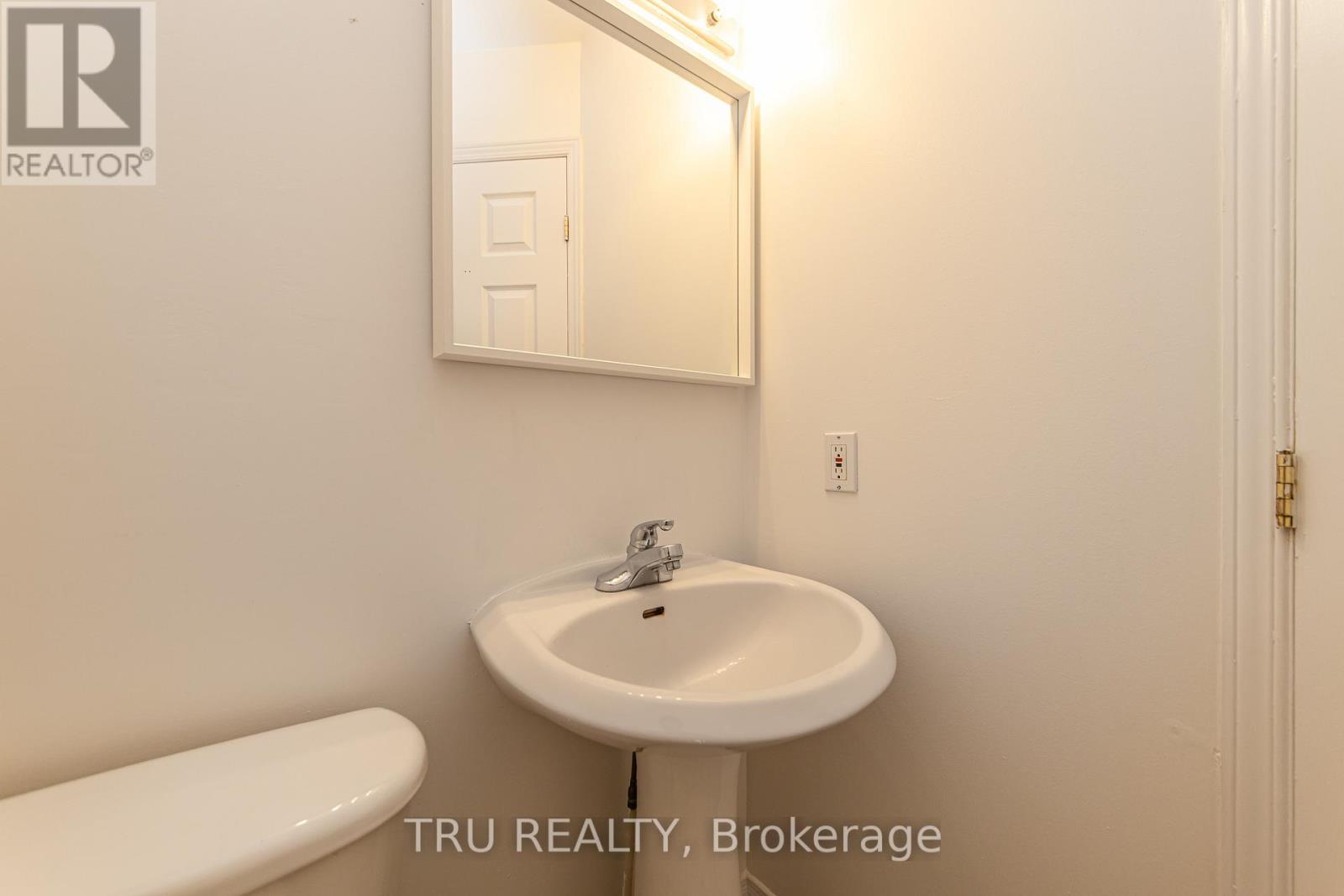 135 Margrave Avenue, Ottawa, Ontario  K1T 3X8 - Photo 9 - X13447734