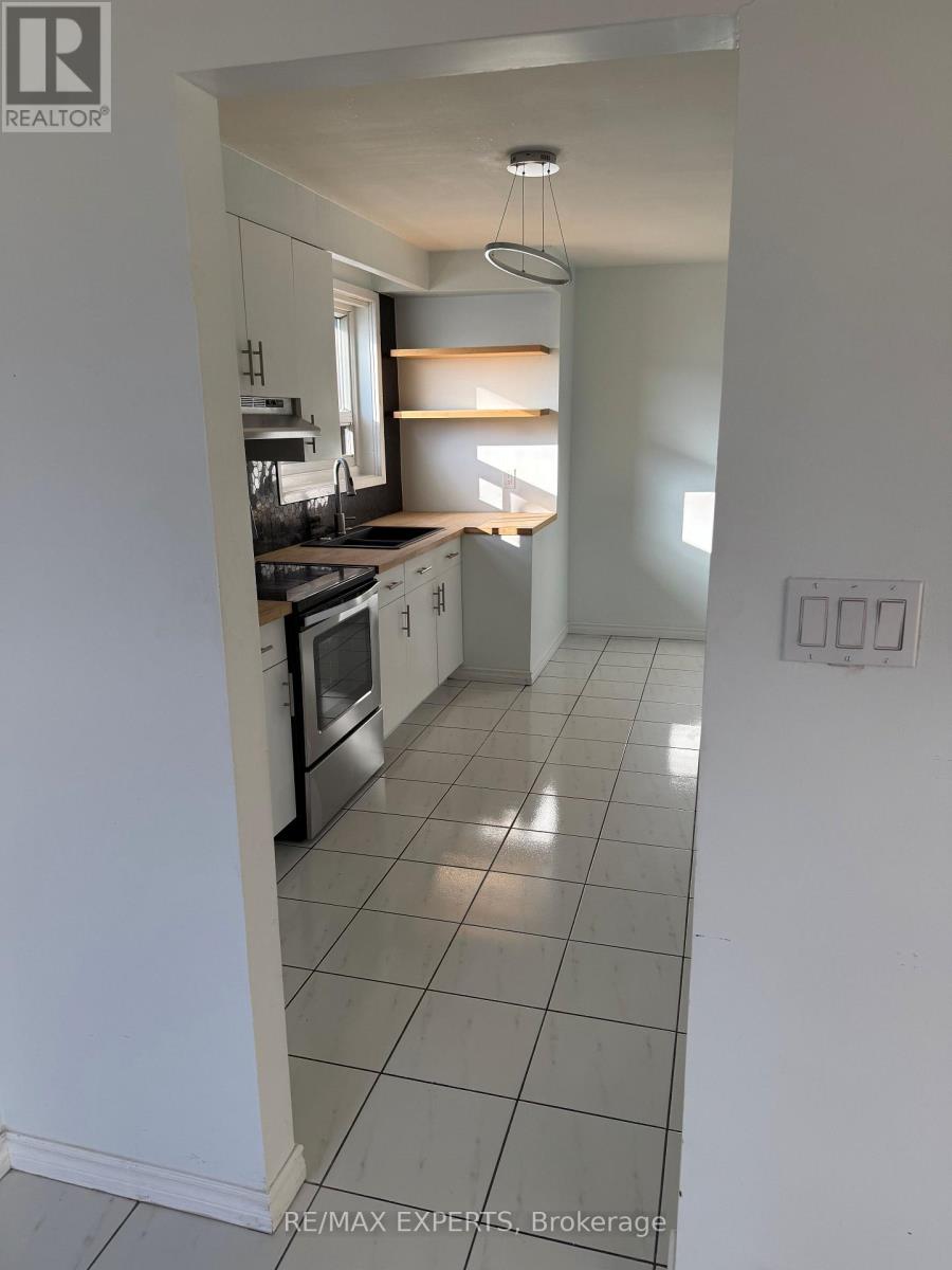 95 Navenby Crescent, Toronto, Ontario  M9L 1B3 - Photo 14 - W13447424