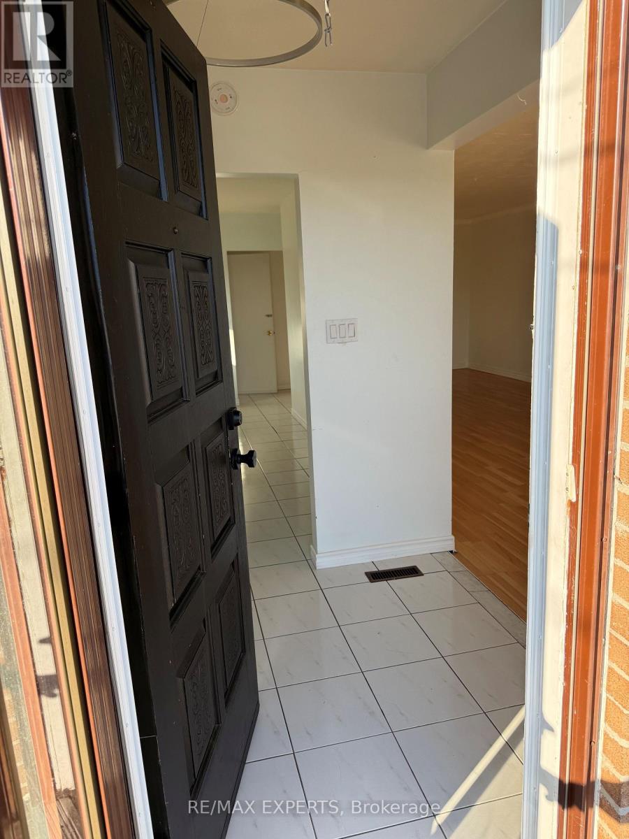 95 Navenby Crescent, Toronto, Ontario  M9L 1B3 - Photo 2 - W13447424
