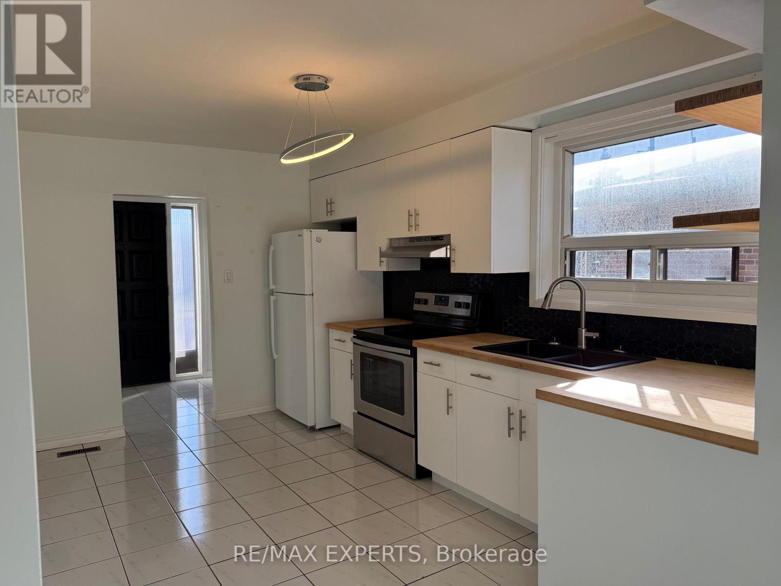 95 Navenby Crescent, Toronto, Ontario  M9L 1B3 - Photo 5 - W13447424