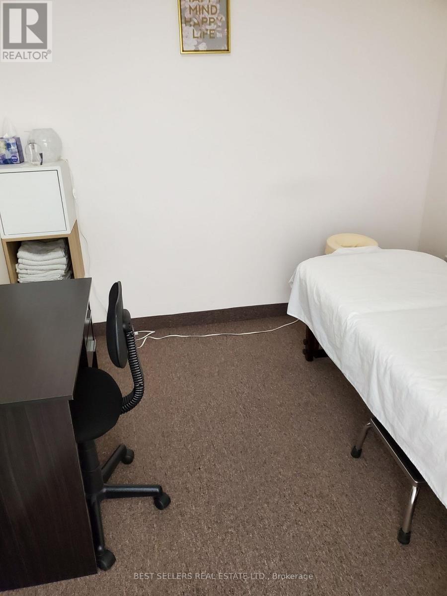 654 Bloor Street, Mississauga, Ontario  L5A 3V9 - Photo 6 - W13447450