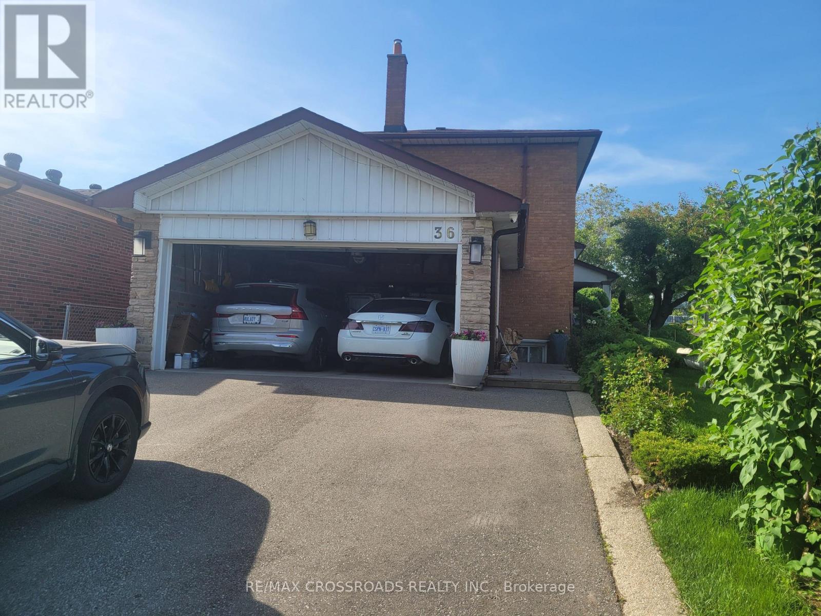36 CAVERLEY DRIVE, Toronto, Ontario