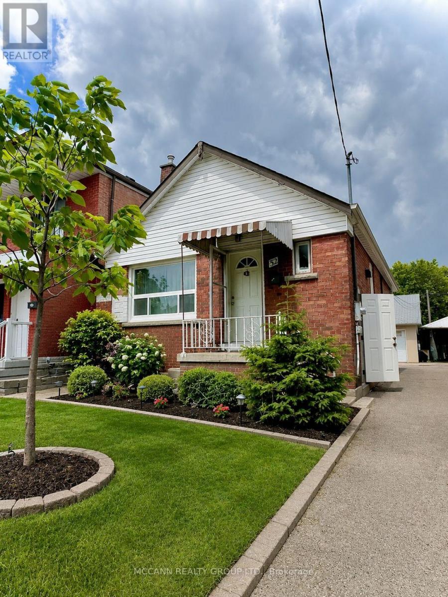 MAIN - 32 BELGRAVIA AVENUE, Toronto, Ontario