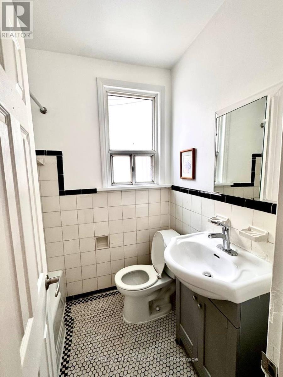 Main - 32 Belgravia Avenue, Toronto, Ontario  M6E 2M5 - Photo 10 - W13447594