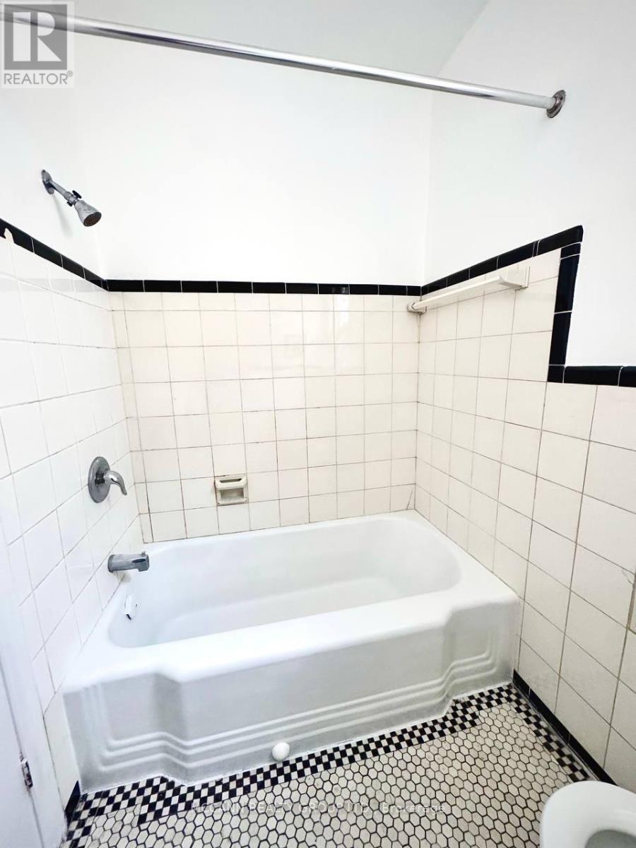 Main - 32 Belgravia Avenue, Toronto, Ontario  M6E 2M5 - Photo 11 - W13447594