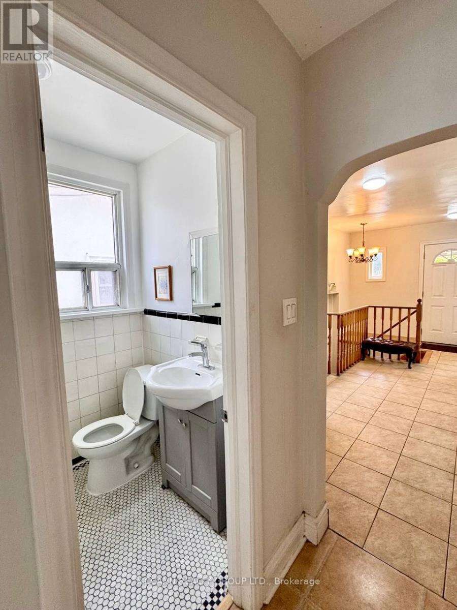 Main - 32 Belgravia Avenue, Toronto, Ontario  M6E 2M5 - Photo 12 - W13447594