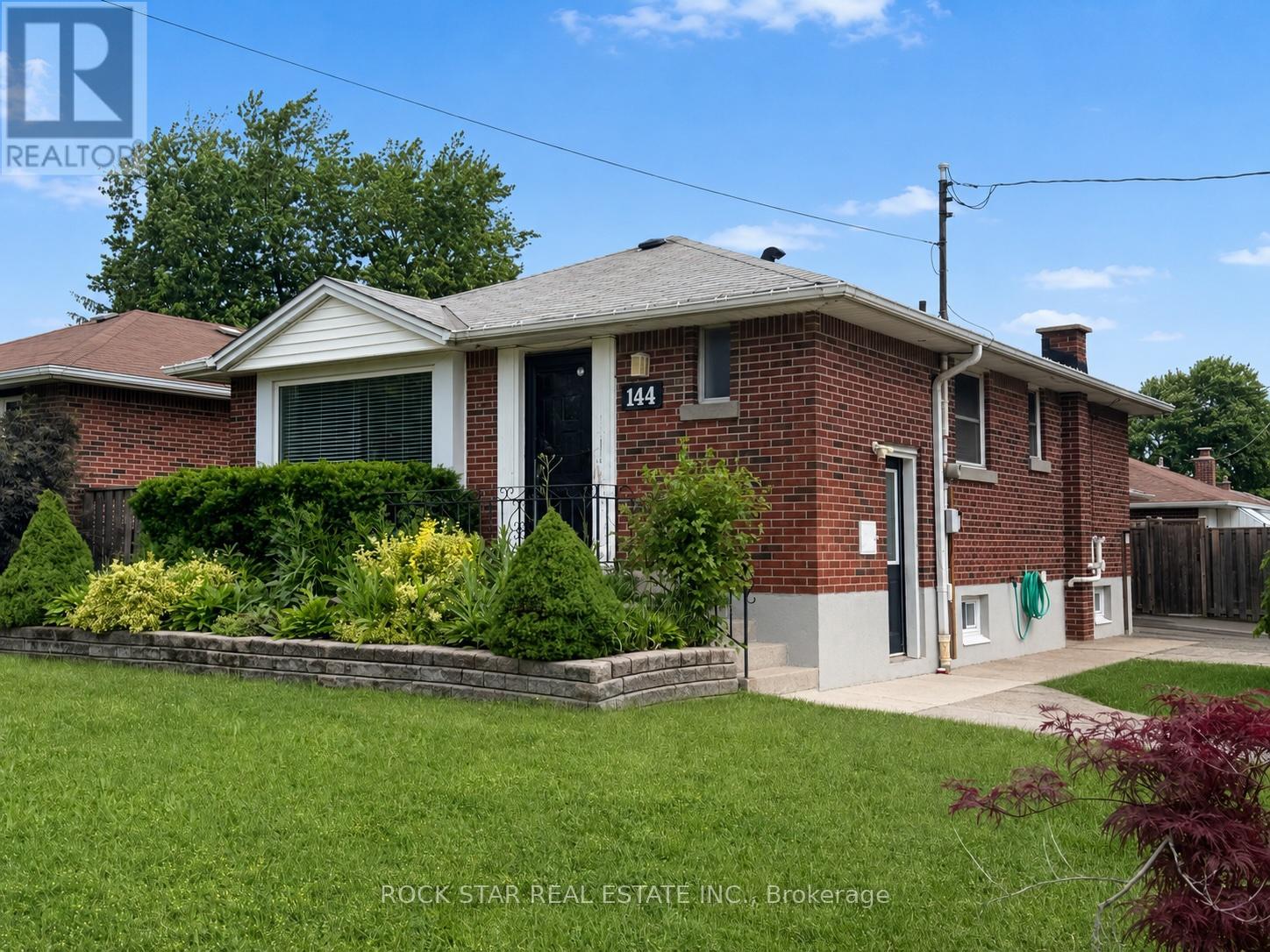 144 WINCHESTER BOULEVARD, Hamilton, Ontario