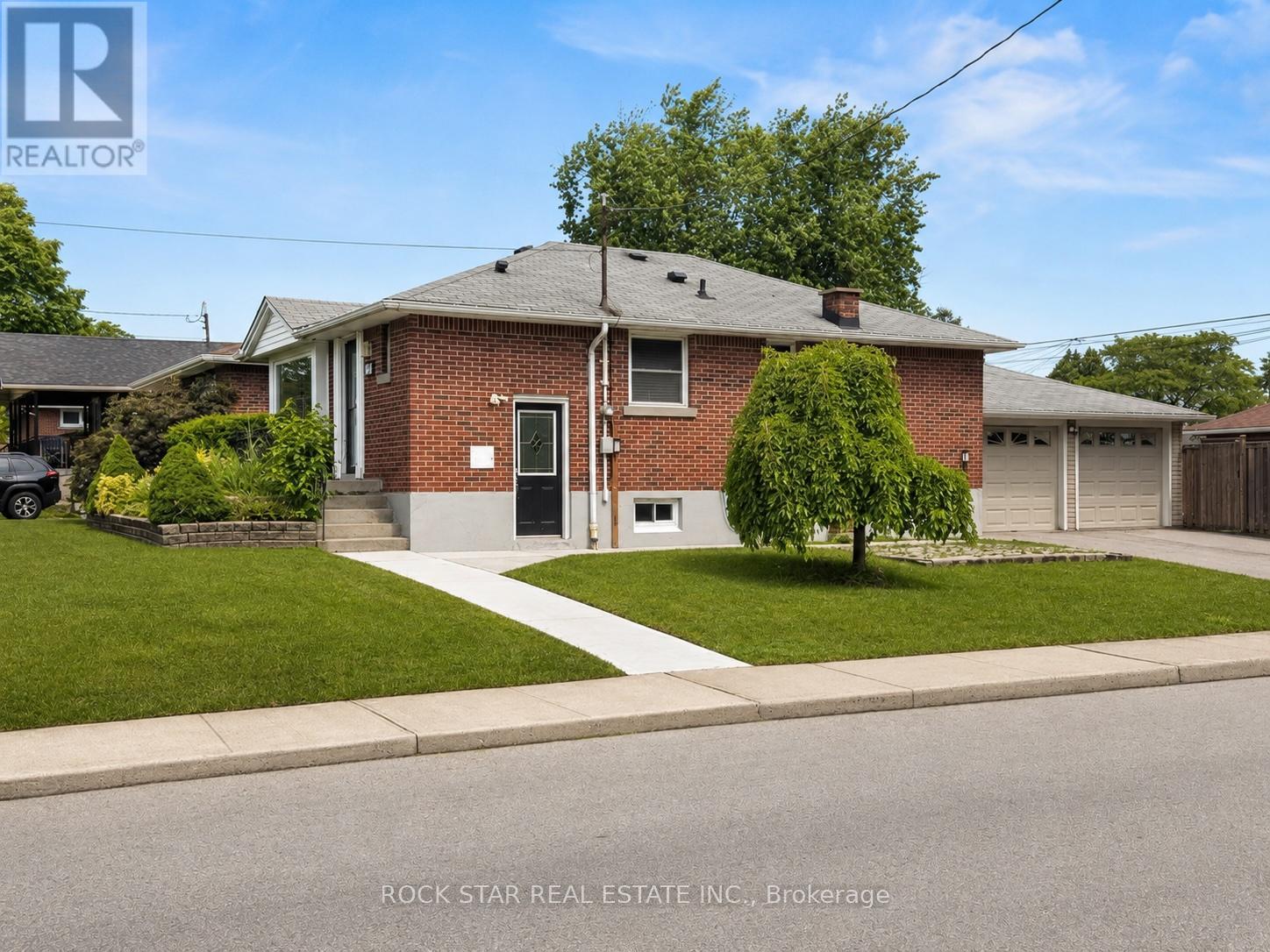 144 Winchester Boulevard, Hamilton, Ontario  L8T 2N2 - Photo 2 - X13447396