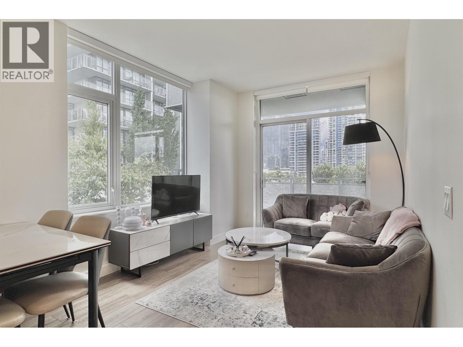 301 4433 Alaska Street, Burnaby, British Columbia  V5C 5T3 - Photo 3 - R3136008