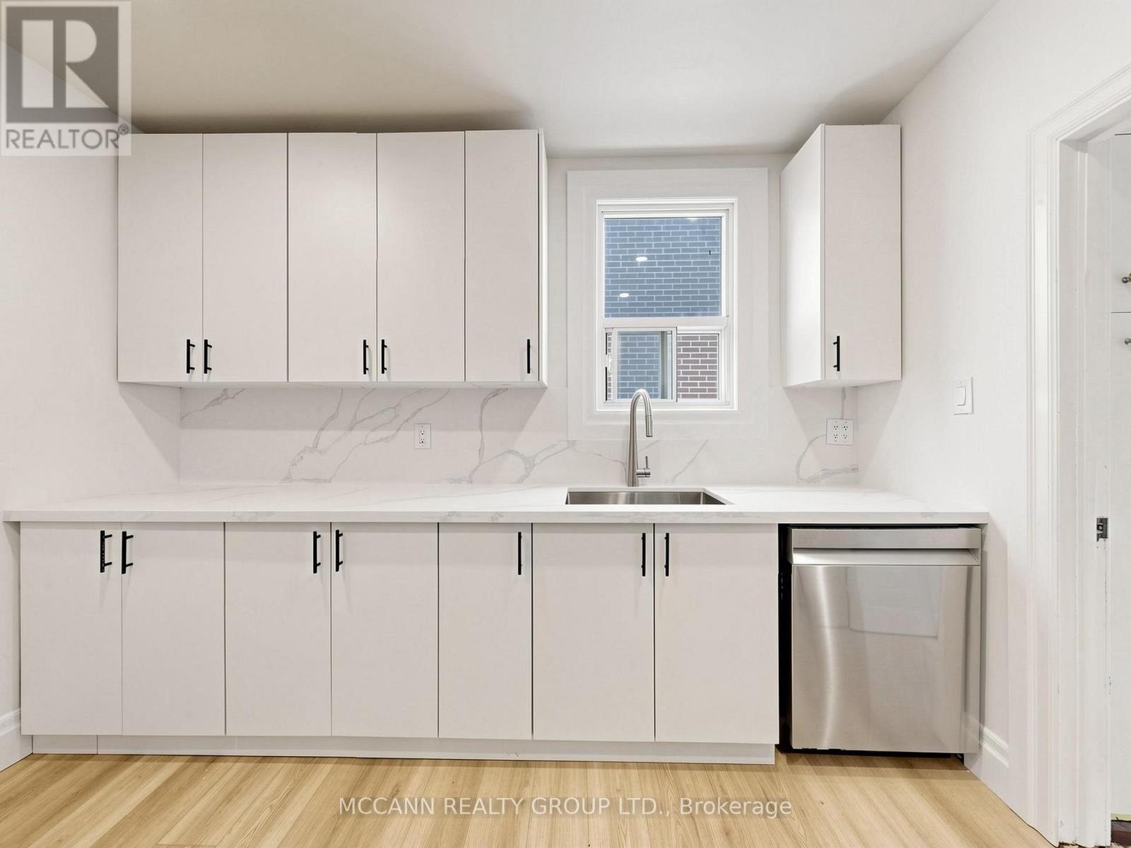 310 St Germain Avenue, Toronto, Ontario  M5M 1W3 - Photo 13 - C13447678