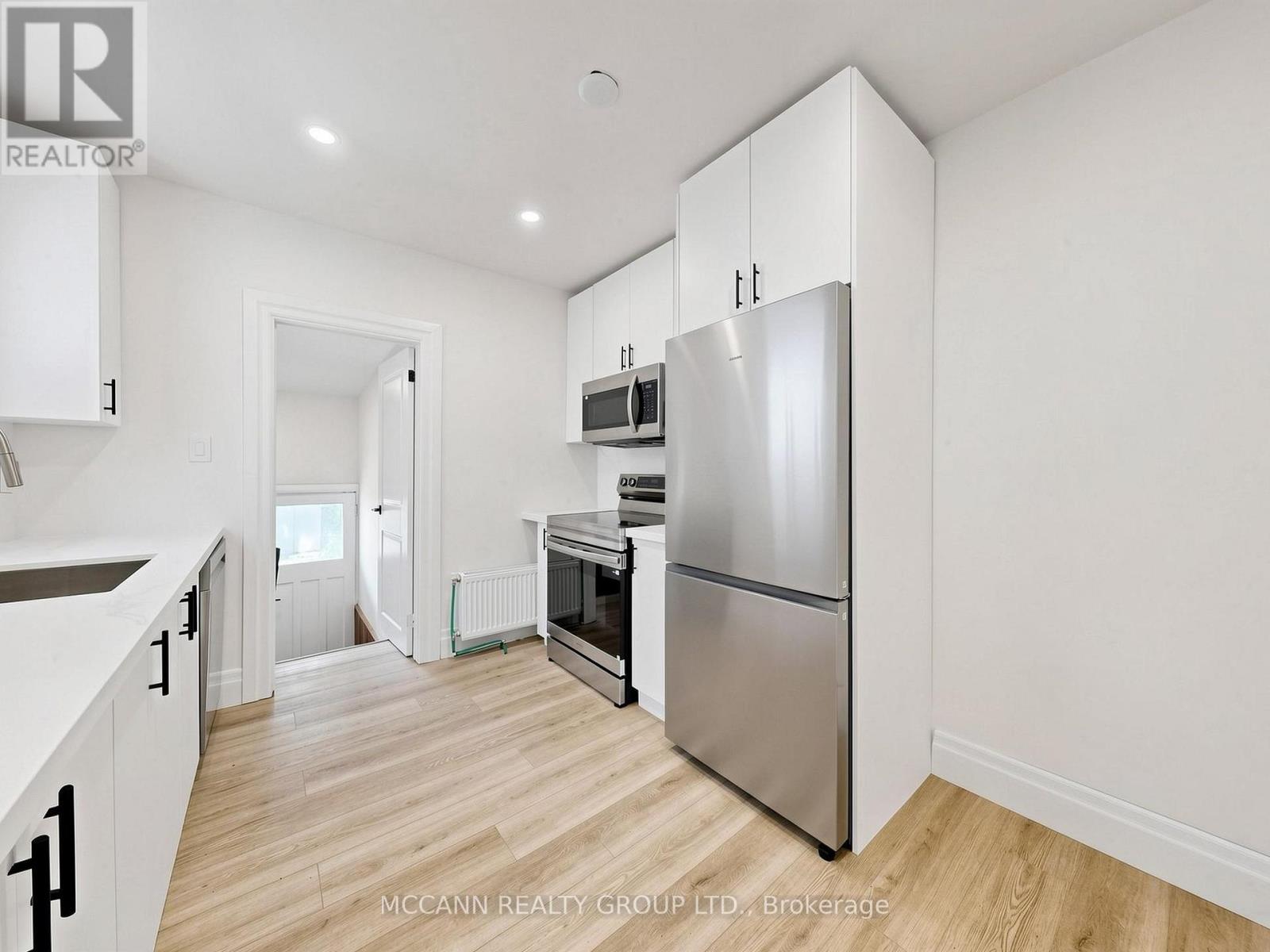 310 St Germain Avenue, Toronto, Ontario  M5M 1W3 - Photo 15 - C13447678