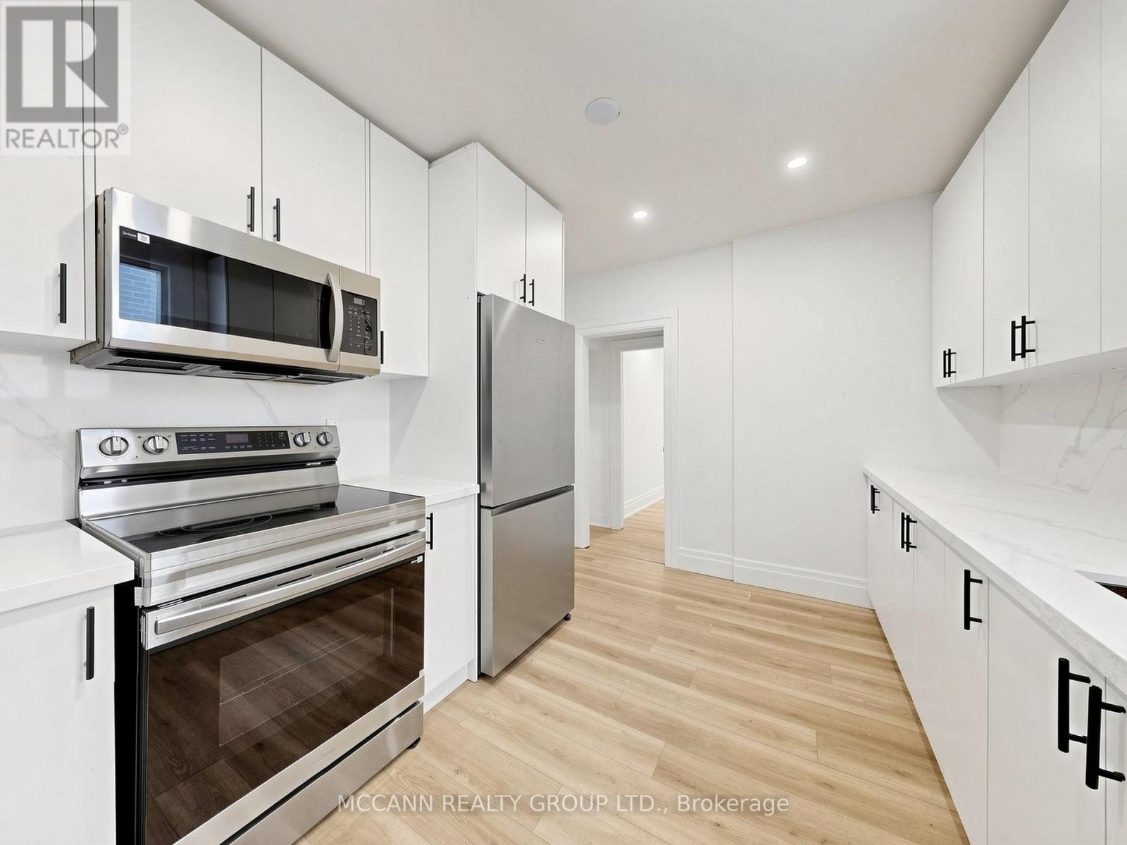 310 St Germain Avenue, Toronto, Ontario  M5M 1W3 - Photo 17 - C13447678