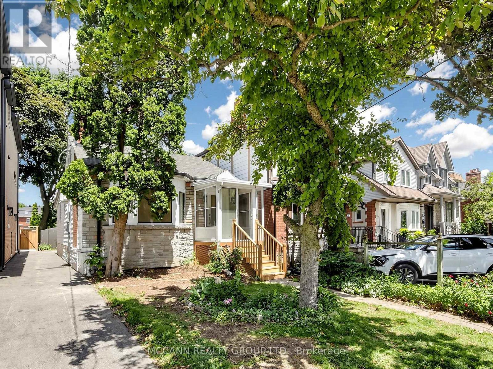 310 St Germain Avenue, Toronto, Ontario  M5M 1W3 - Photo 2 - C13447678