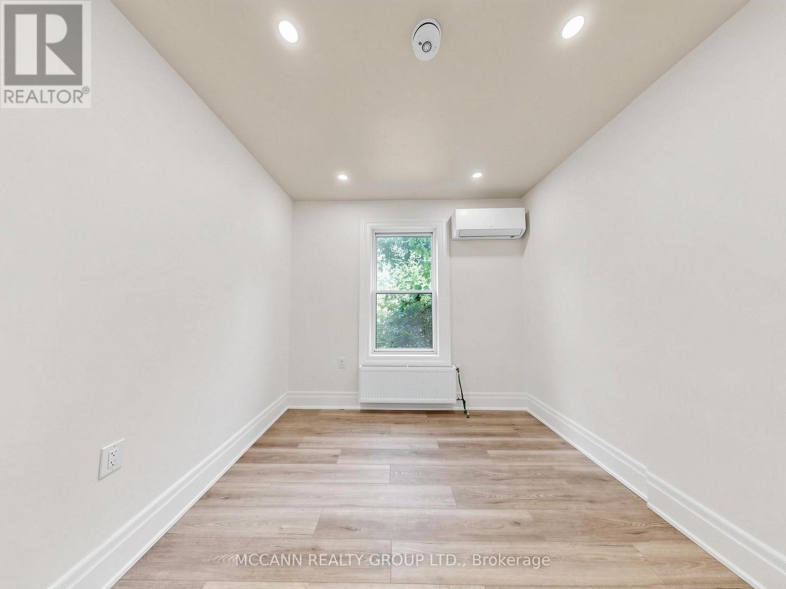 310 St Germain Avenue, Toronto, Ontario  M5M 1W3 - Photo 25 - C13447678