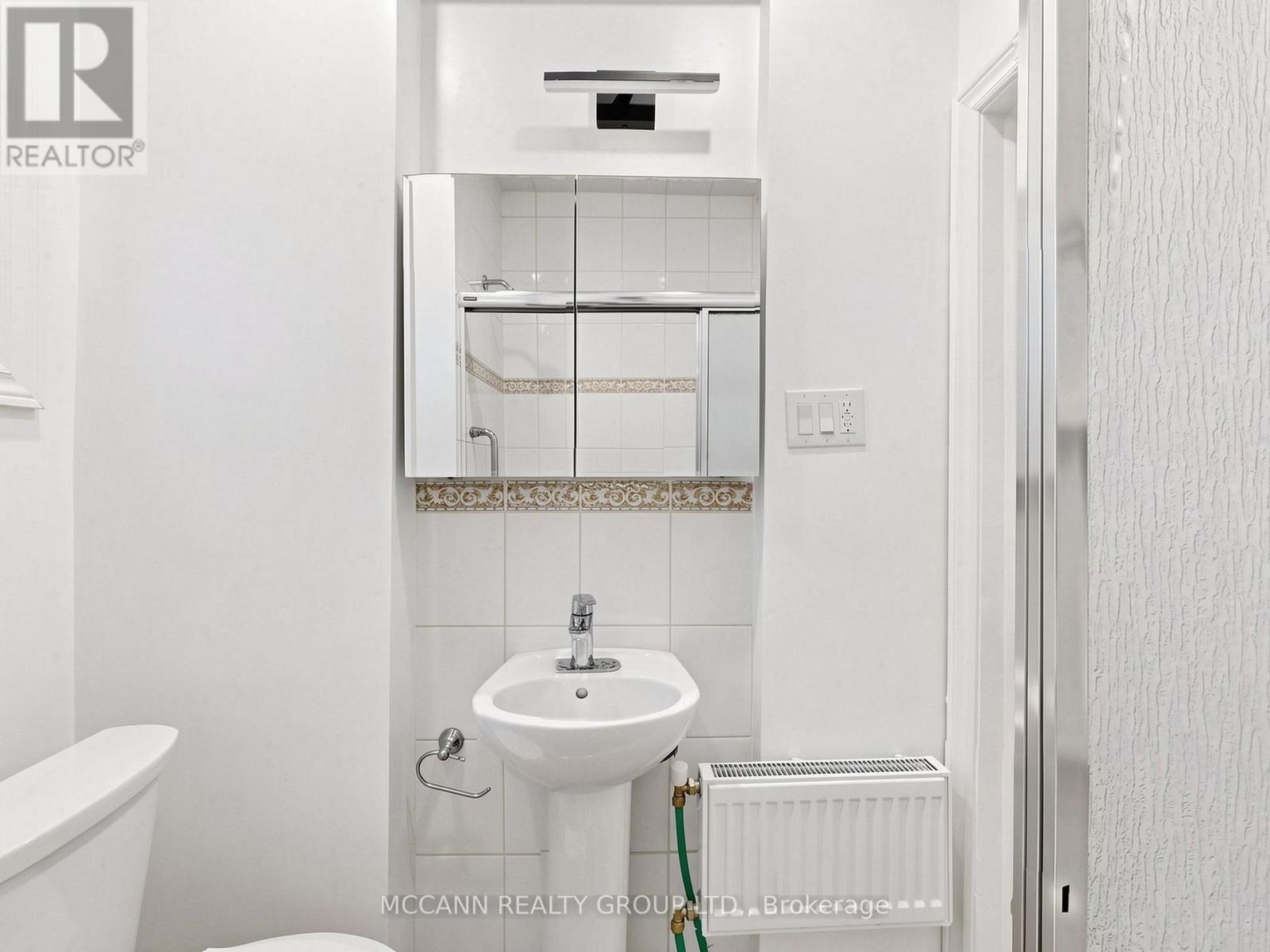 310 St Germain Avenue, Toronto, Ontario  M5M 1W3 - Photo 27 - C13447678