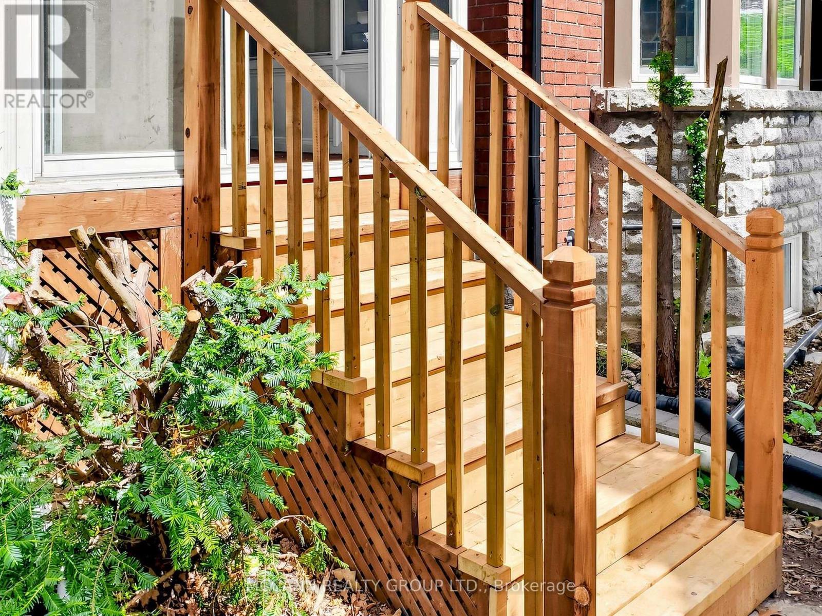 310 St Germain Avenue, Toronto, Ontario  M5M 1W3 - Photo 3 - C13447678