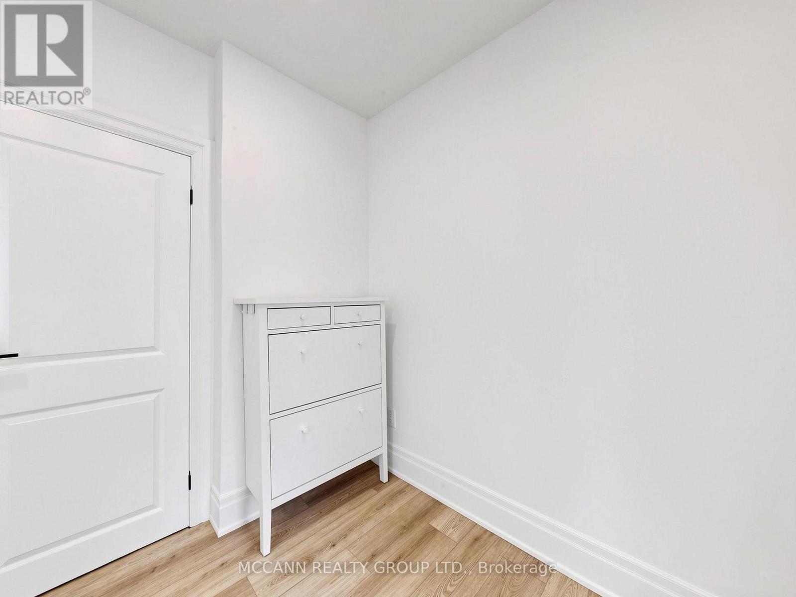 310 St Germain Avenue, Toronto, Ontario  M5M 1W3 - Photo 5 - C13447678