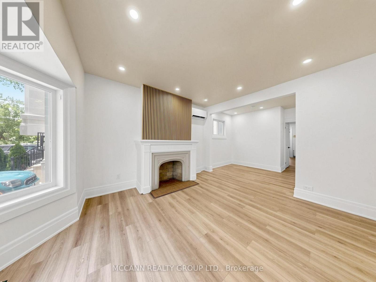 310 St Germain Avenue, Toronto, Ontario  M5M 1W3 - Photo 7 - C13447678