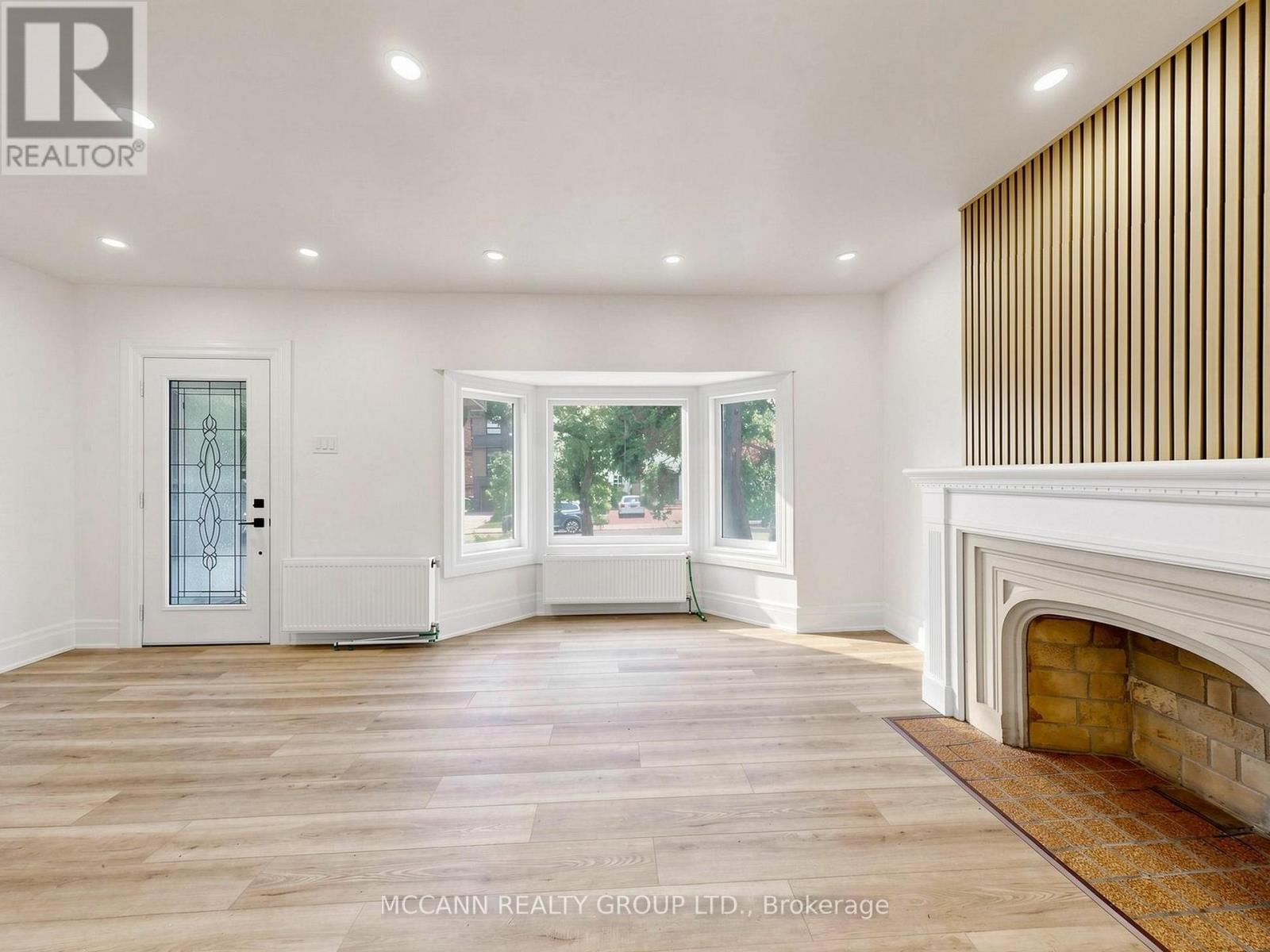 310 St Germain Avenue, Toronto, Ontario  M5M 1W3 - Photo 8 - C13447678