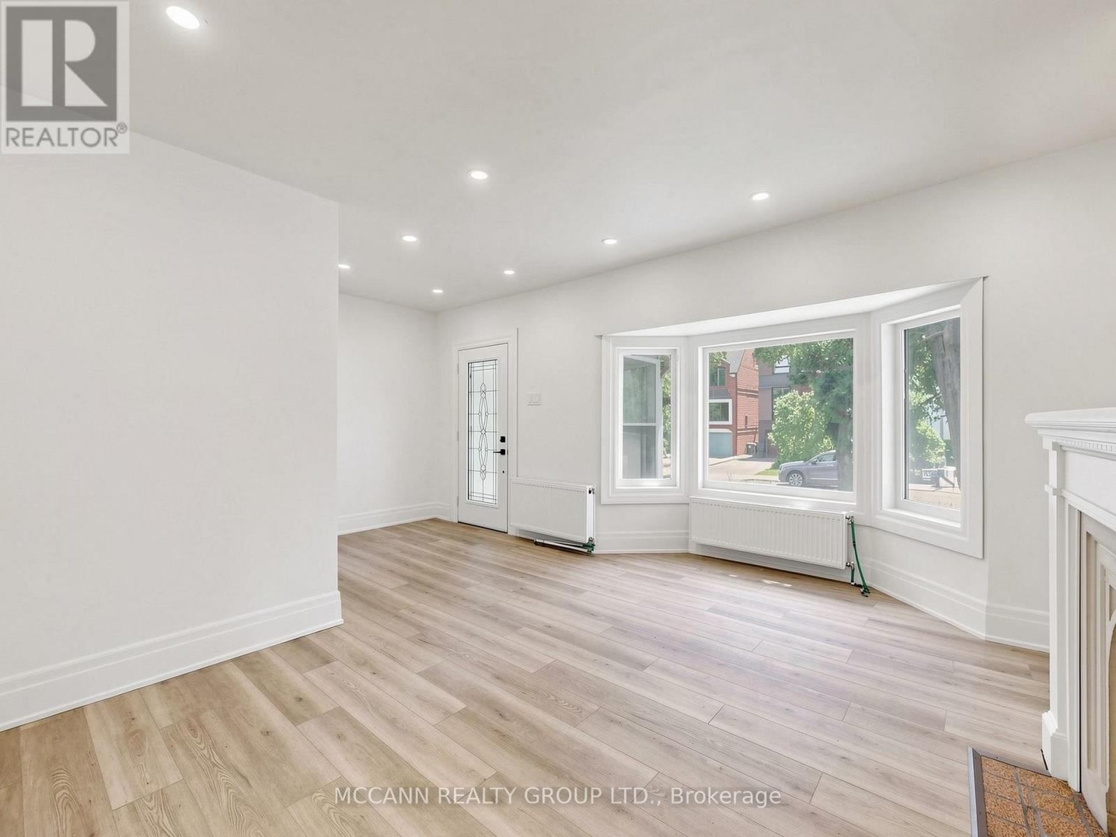 310 St Germain Avenue, Toronto, Ontario  M5M 1W3 - Photo 9 - C13447678