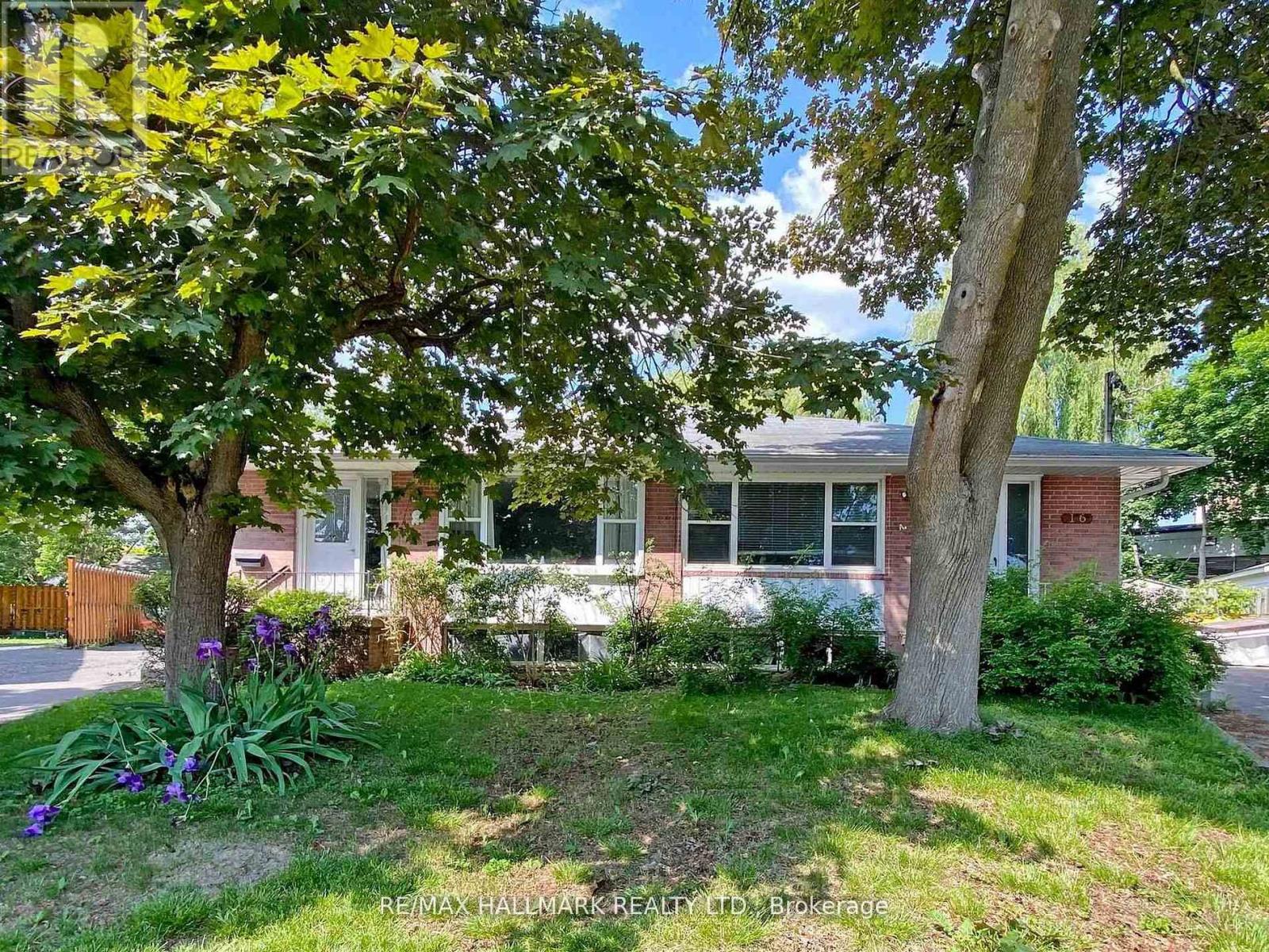 16 Dunboyne Court, Toronto, Ontario  M2R 2B7 - Photo 4 - C13447740