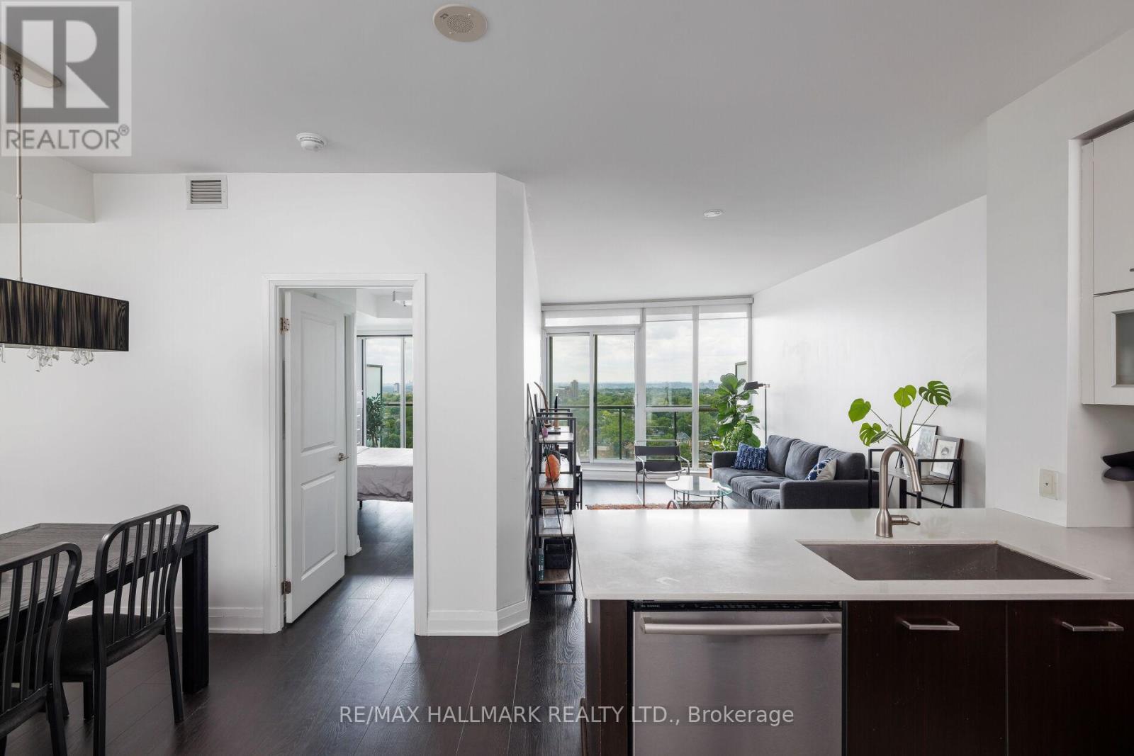 1401 - 530 St Clair Avenue W, Toronto, Ontario  M6C 0A2 - Photo 12 - C13437650