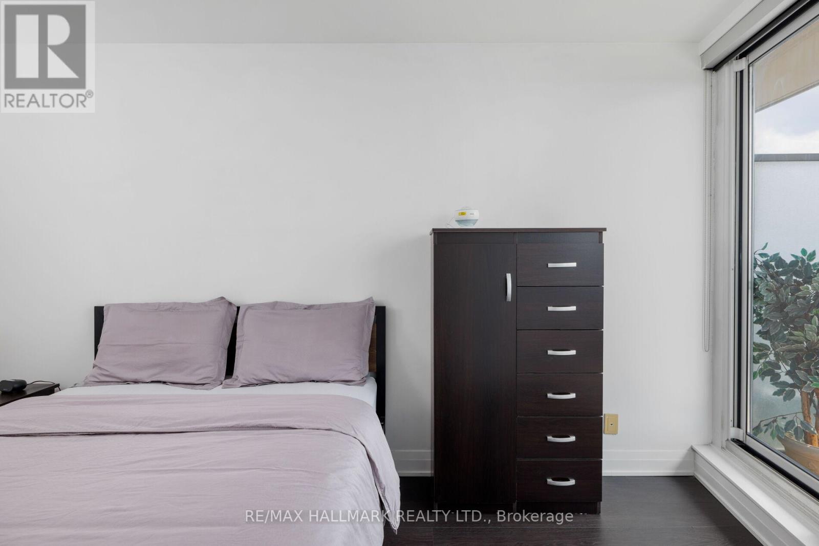 1401 - 530 St Clair Avenue W, Toronto, Ontario  M6C 0A2 - Photo 19 - C13437650