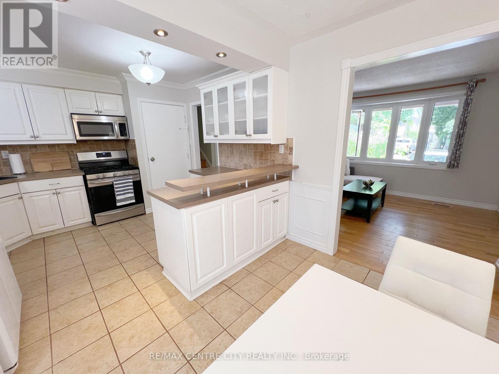 Upper Unit - 116 Paperbirch Crescent E, London North, Ontario  N6G 1L7 - Photo 3 - X13176578