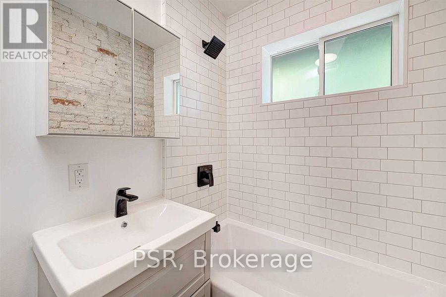Upper - 89 Hammersmith Avenue, Toronto, Ontario  M4E 2W3 - Photo 8 - E13447668