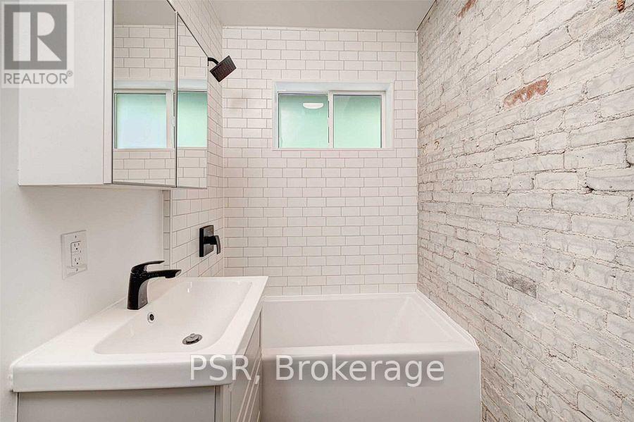 Upper - 89 Hammersmith Avenue, Toronto, Ontario  M4E 2W3 - Photo 9 - E13447668