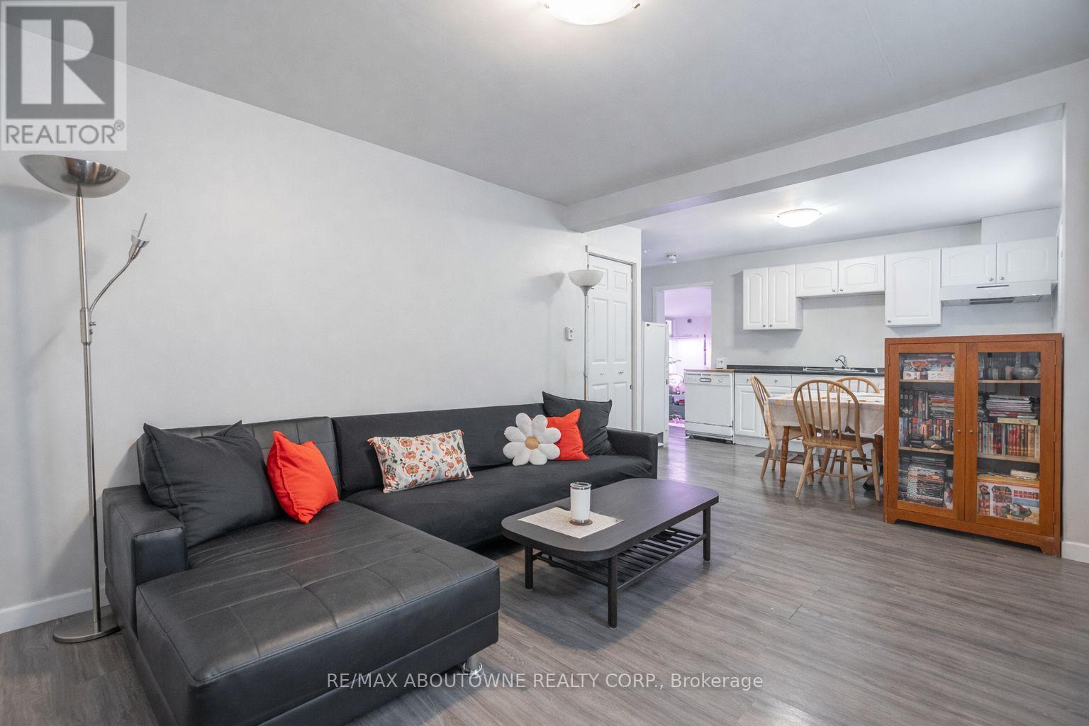 108 Queenston Street, St. Catharines, Ontario L2R 2Z3 - Photo 3 - X12965296