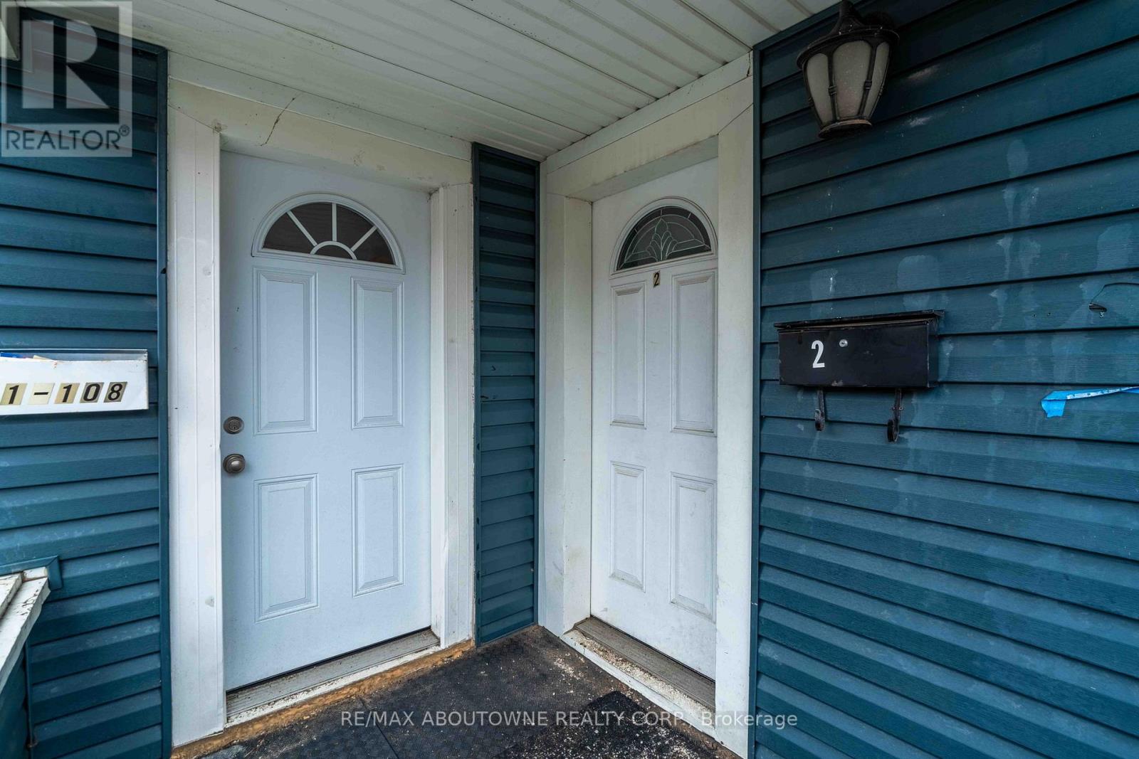 108 Queenston Street, St. Catharines, Ontario L2R 2Z3 - Photo 2 - X12965296