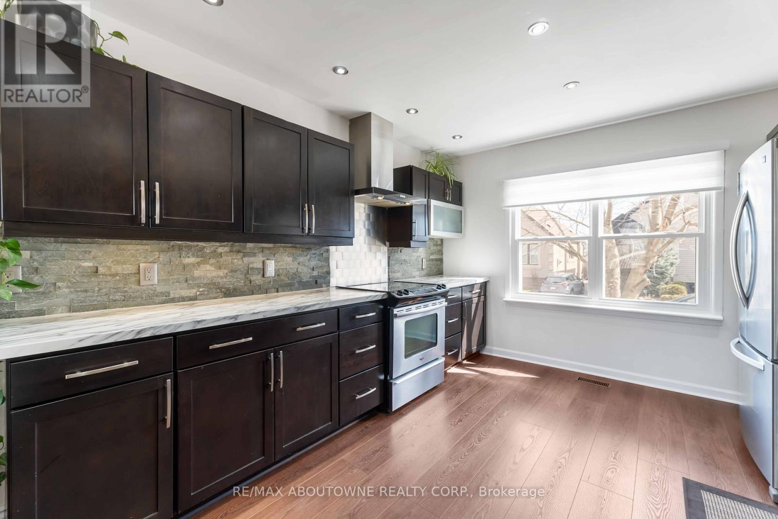 54 Weir Street S, Hamilton, Ontario  L8K 3A4 - Photo 12 - X12981768